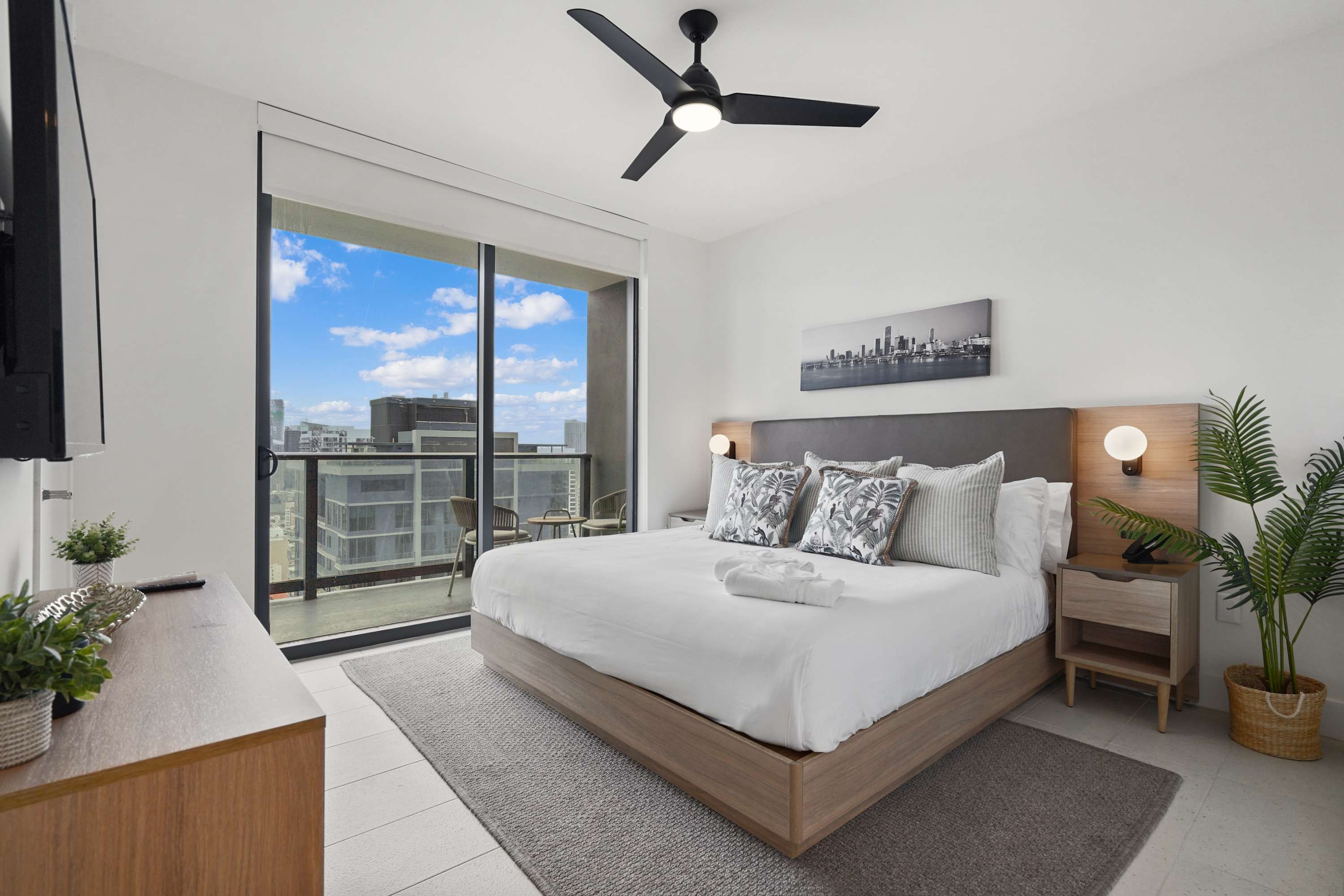 36th Floor Downtown · Pool, Gym & Walk to Bayside in Miami, FL