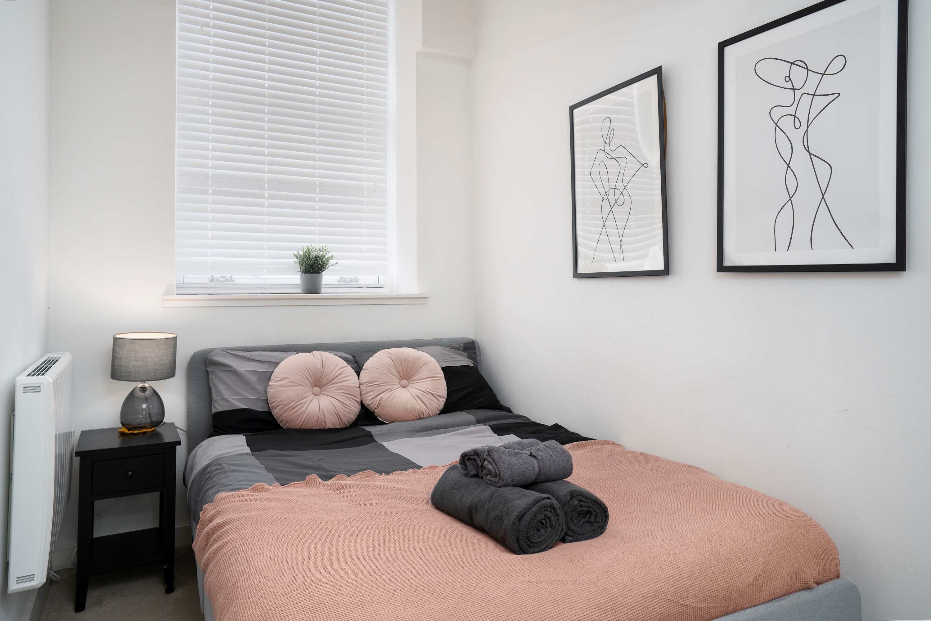 Central Edinburgh Apt, Old Town, 3 Min Royal Mile in Drummond Street EH8 9TT - Property image 4 - VivreStays