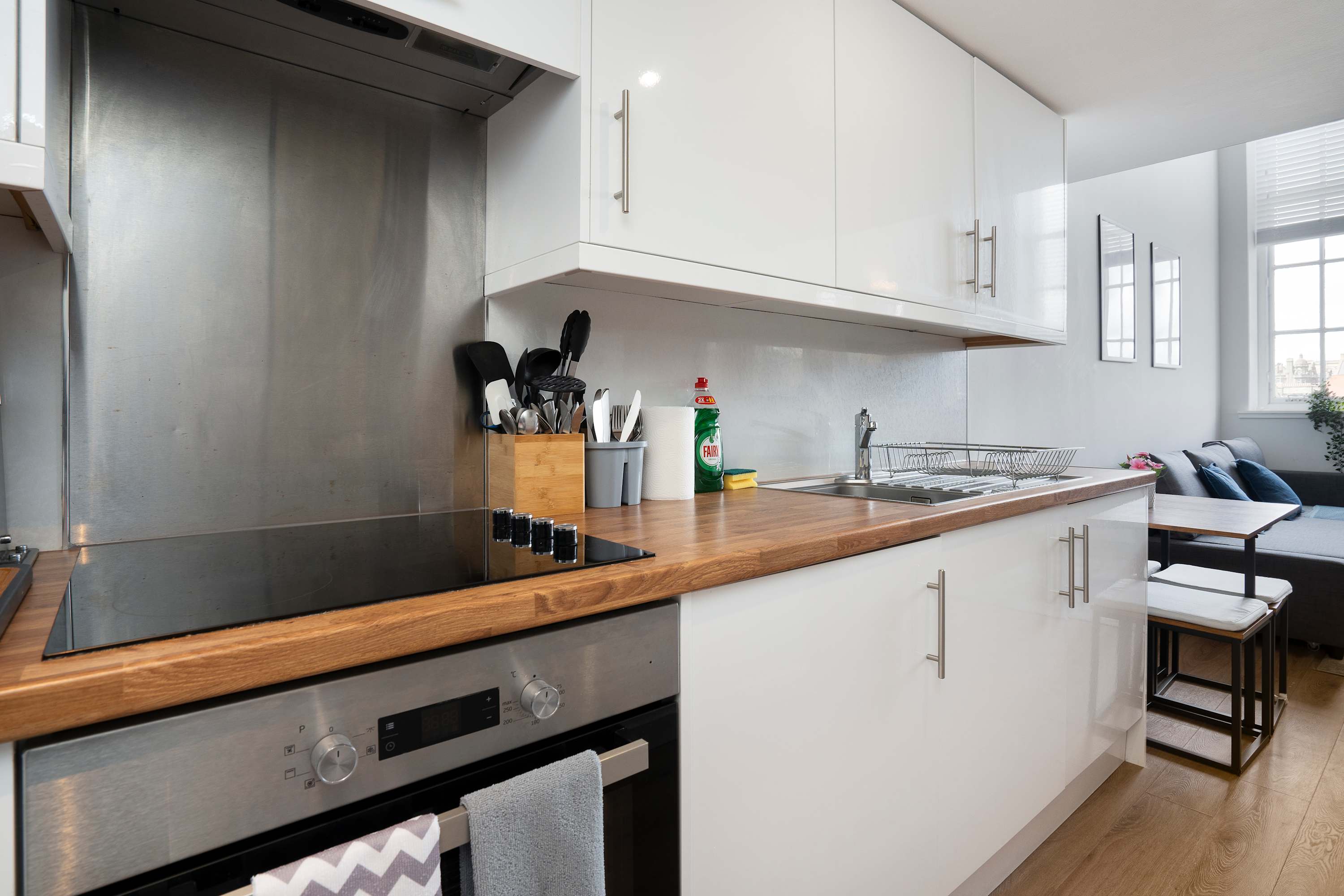 Central Edinburgh Apt, Old Town, 3 Min Royal Mile in Drummond Street EH8 9TT - Property image 5 - VivreStays