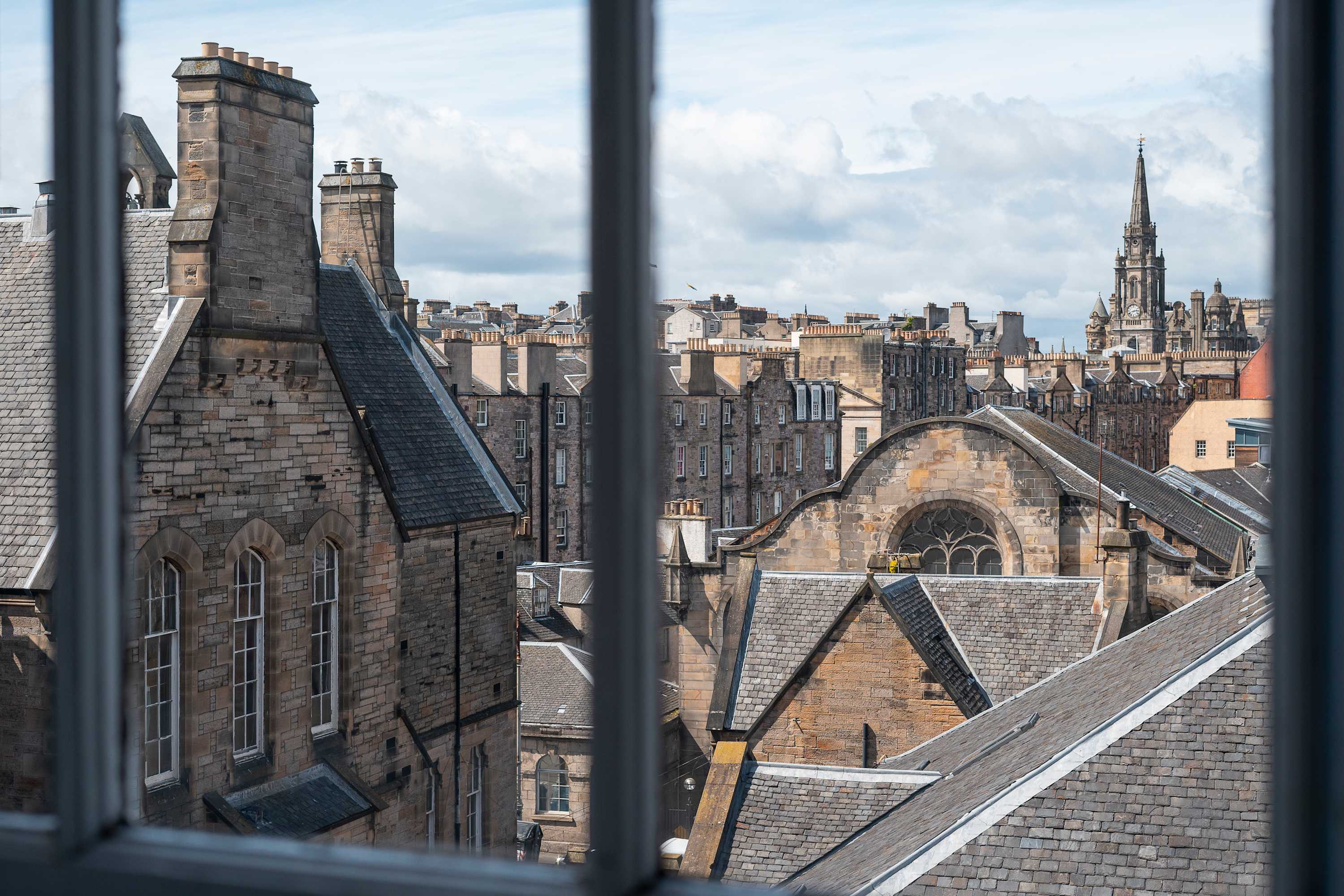 Central Edinburgh Apt, Old Town, 3 Min Royal Mile in Drummond Street EH8 9TT - Property image 2 - VivreStays
