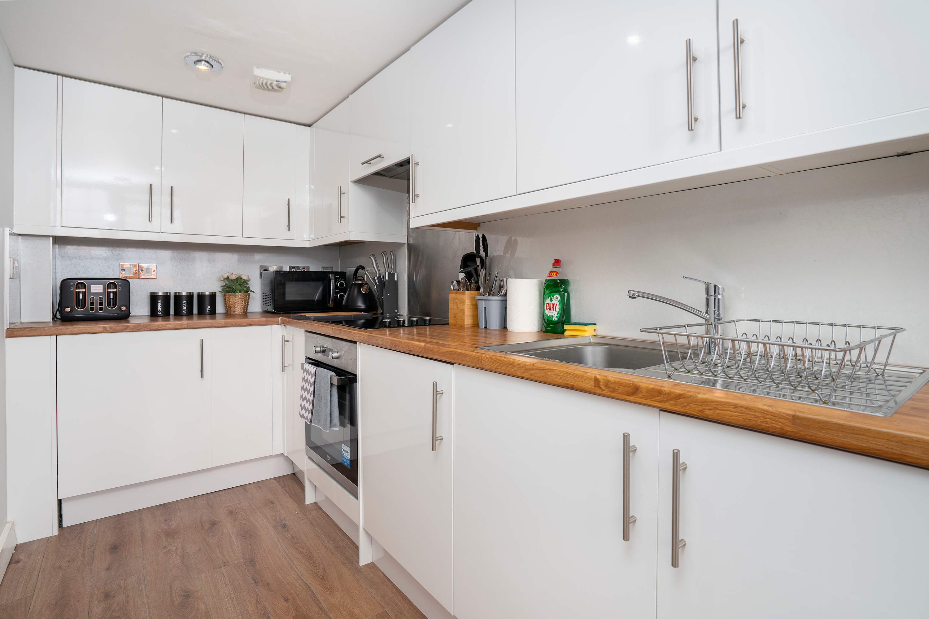 Central Edinburgh Apt, Old Town, 3 Min Royal Mile in Drummond Street EH8 9TT - Property image 8 - VivreStays