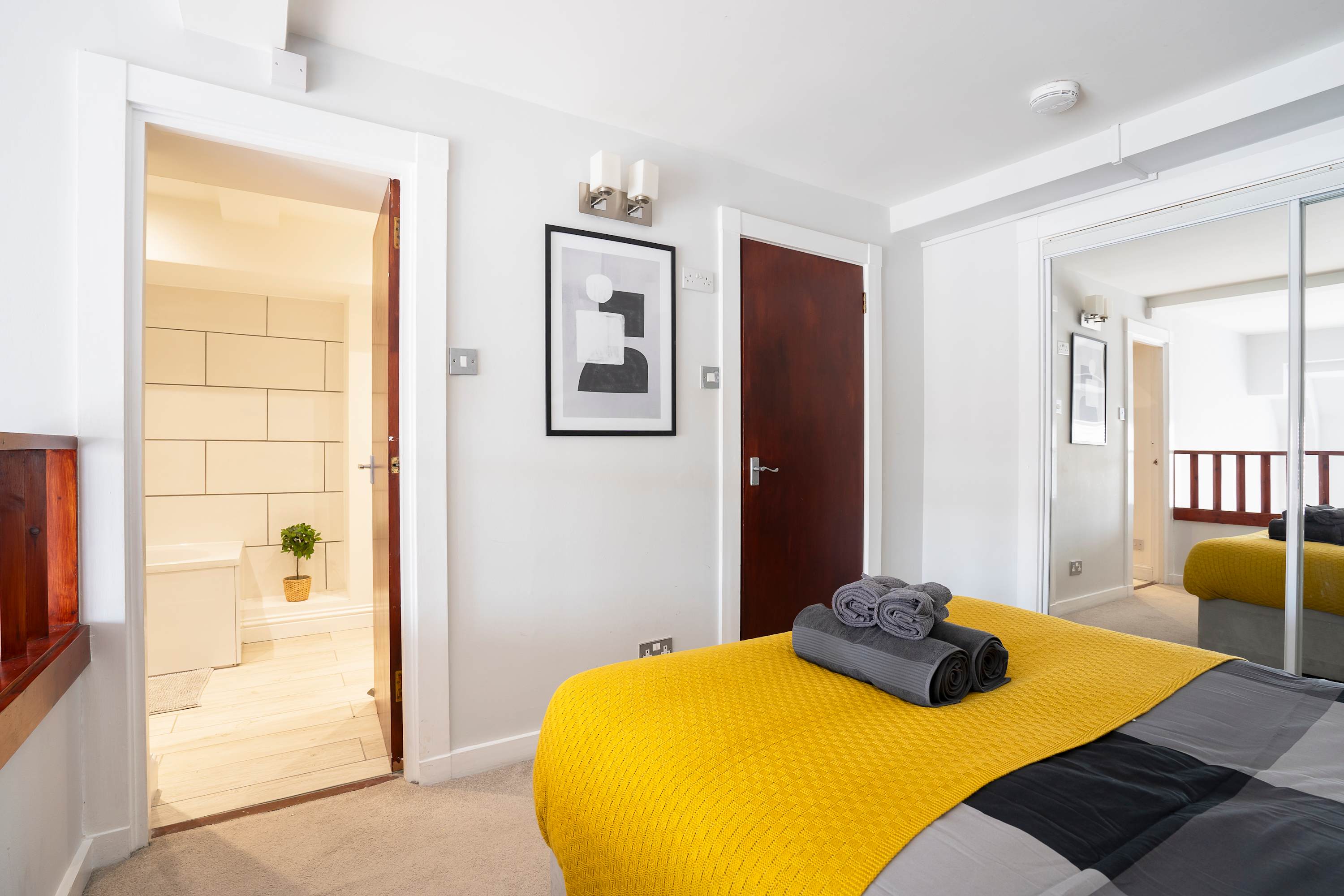 Central Edinburgh Apt, Old Town, 3 Min Royal Mile in Drummond Street EH8 9TT - Property image 6 - VivreStays