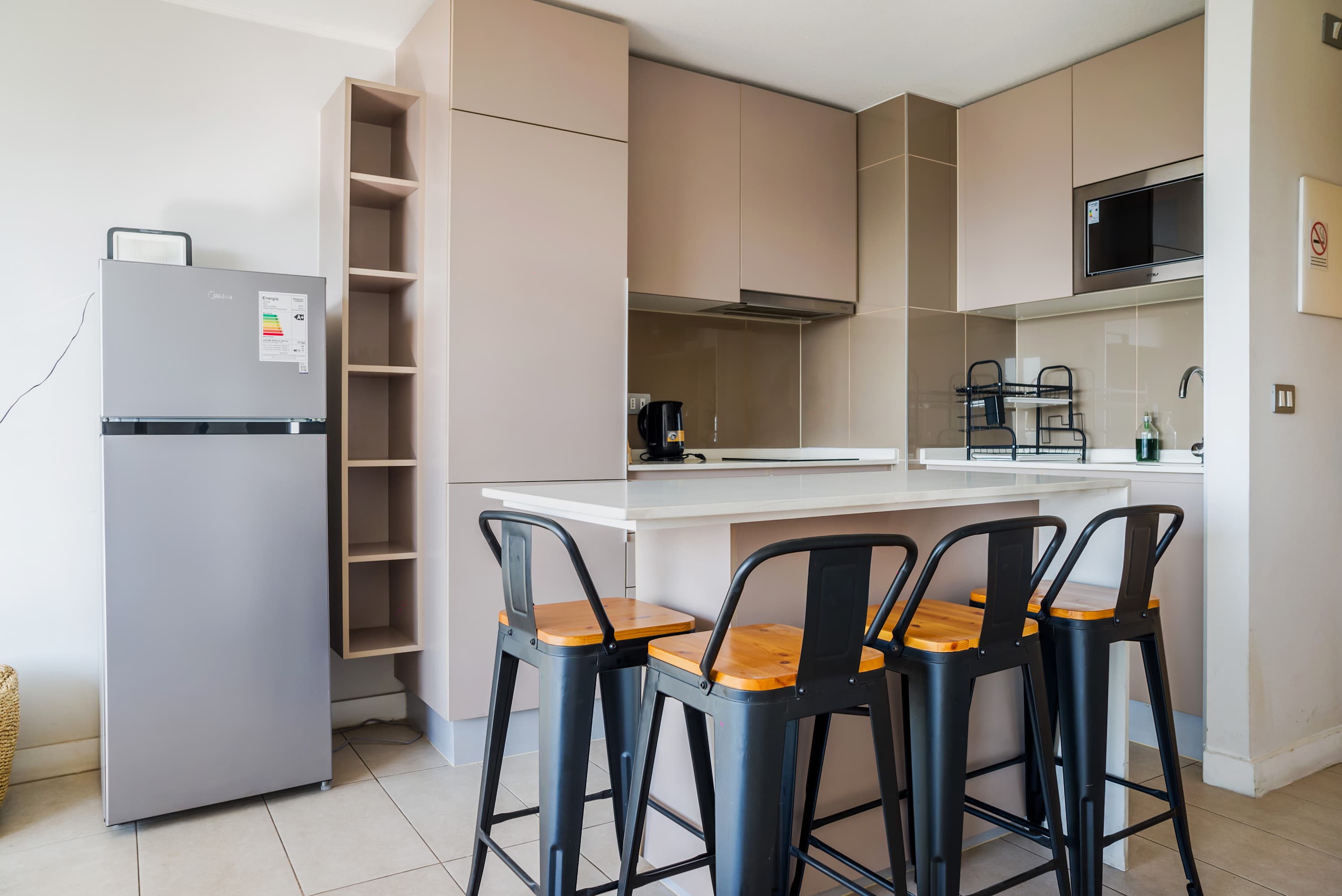 Cozy Nunoa Apt, Balcony & Modern Comfort