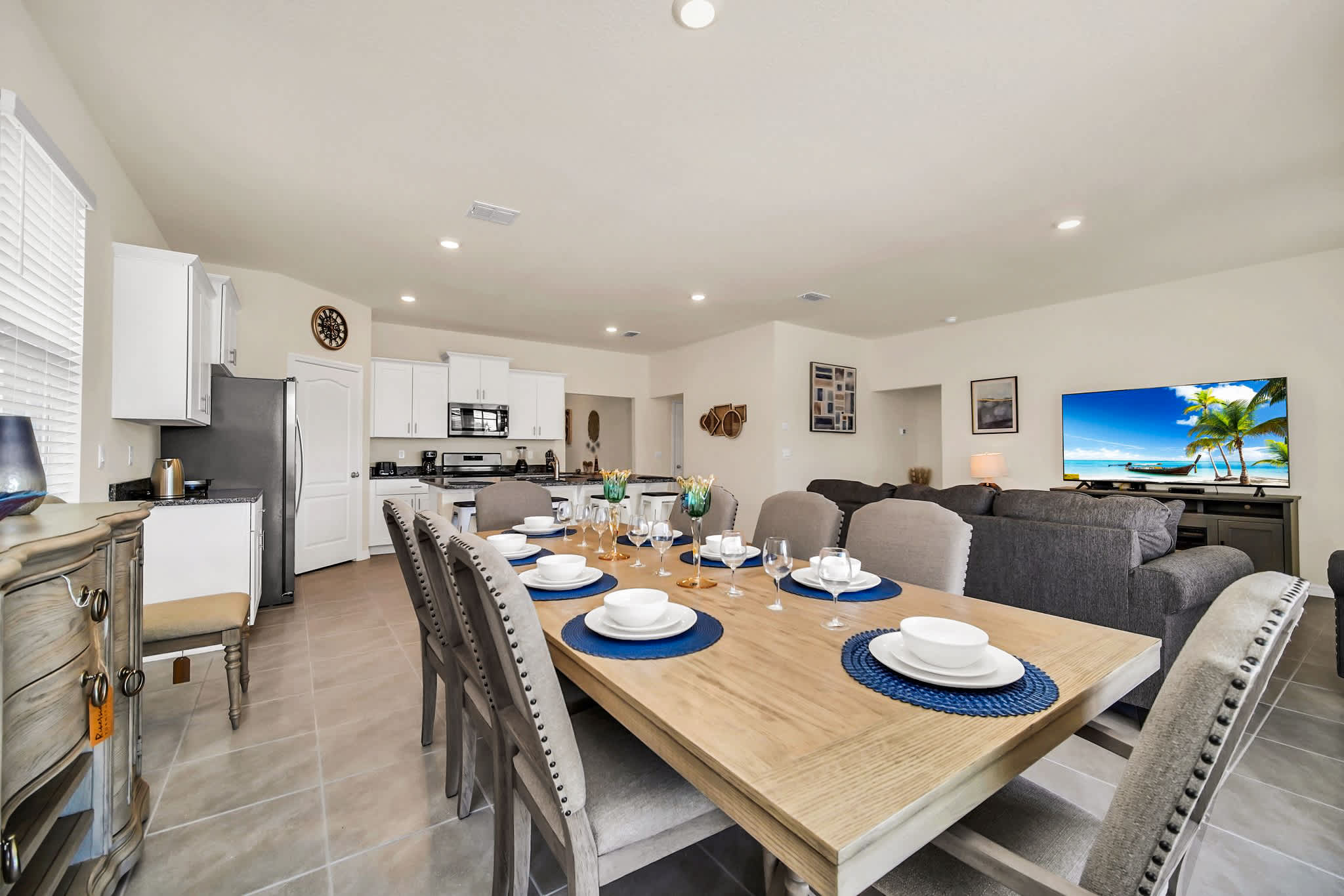 Elegant open-plan kitchen and dining area with modern amenities, perfect for hosting memorable family gatherings.
