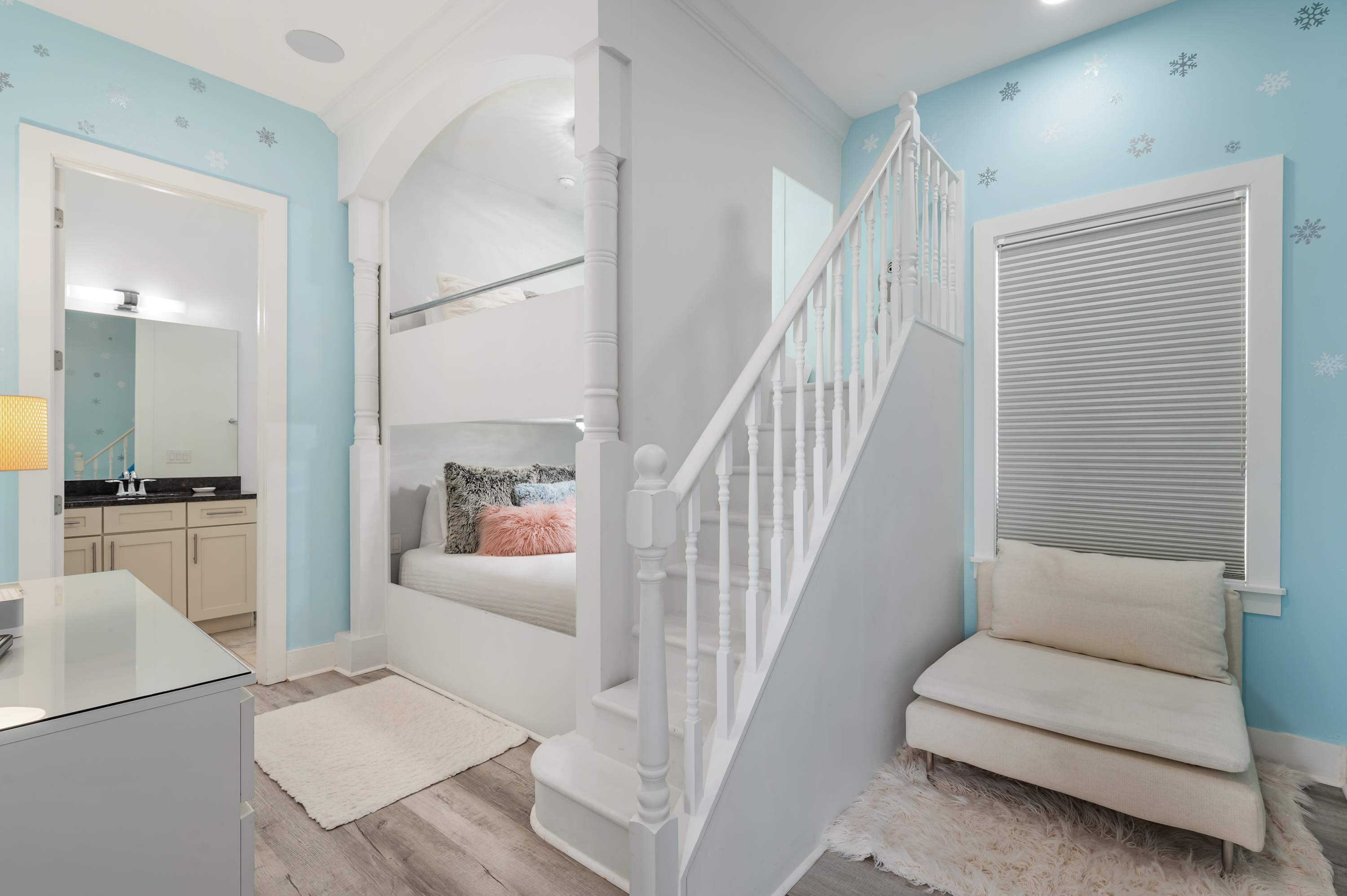 5BR home w/ theater & pool