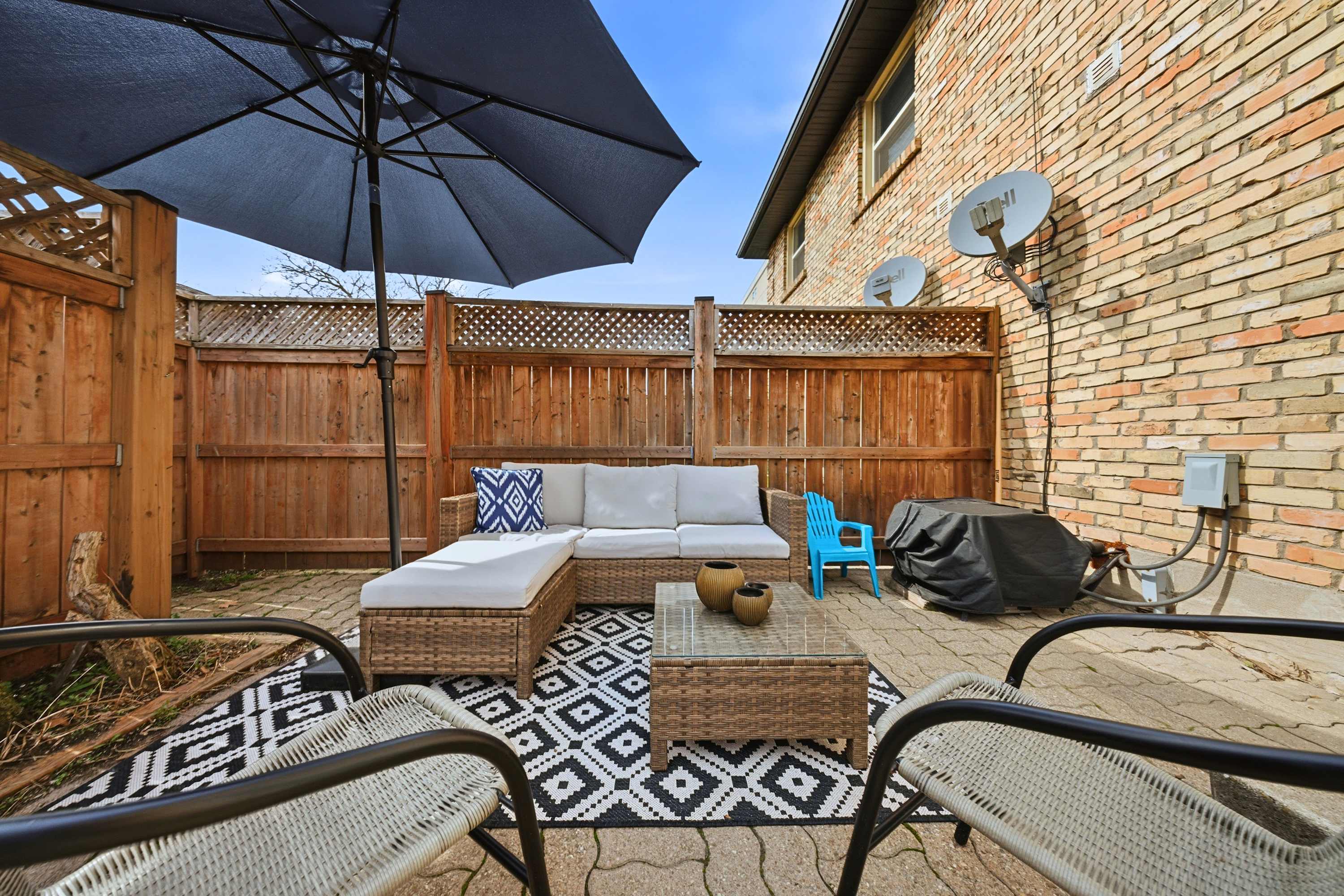 Featured Property Townhome with Parking Ideal for Longer Stays