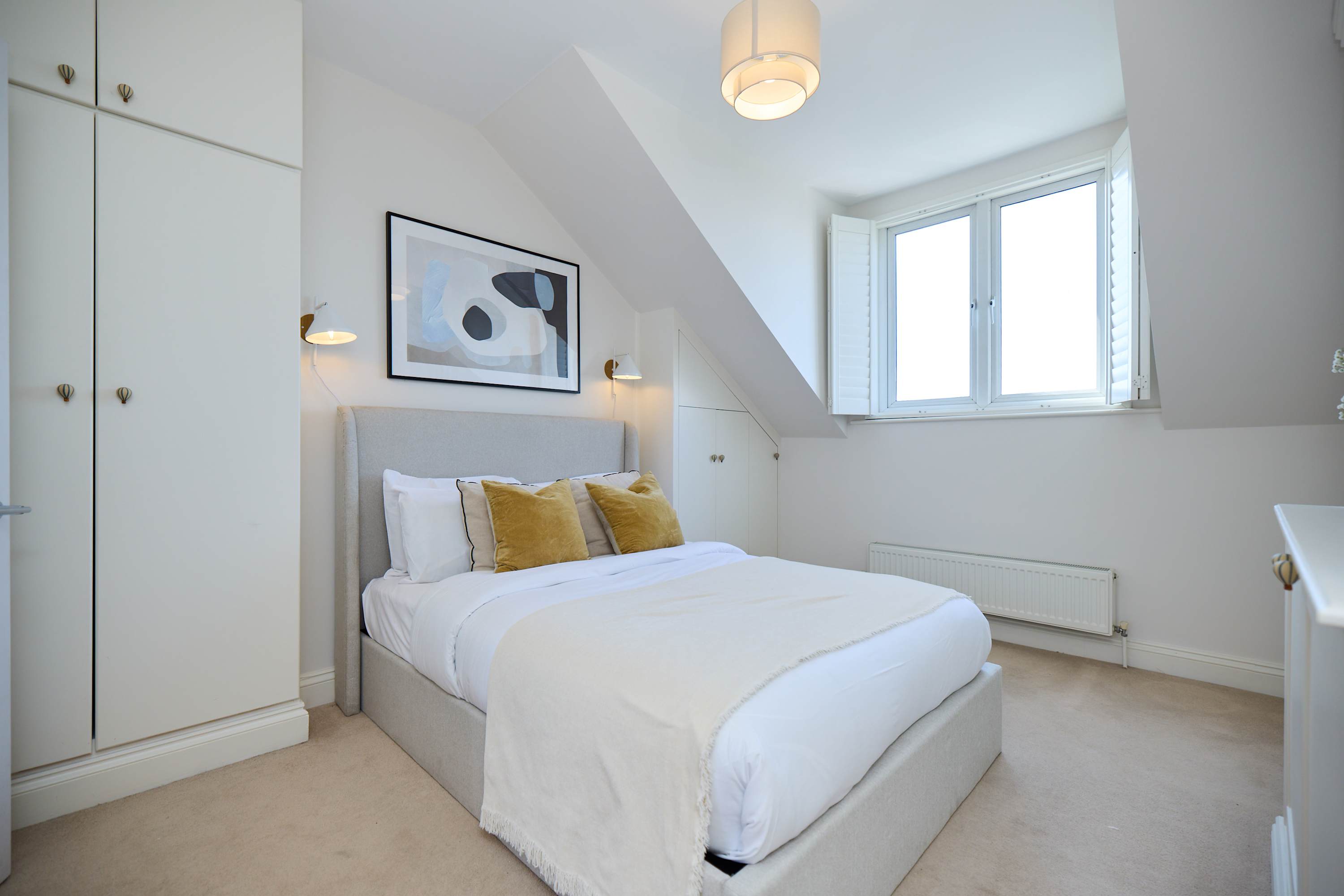 View The Eaves on Santos Road in Santos Road 36D SW18 1NT The Eaves on Santos Road in Santos Road 36D SW18 1NT - Property image 4 - VivreStays