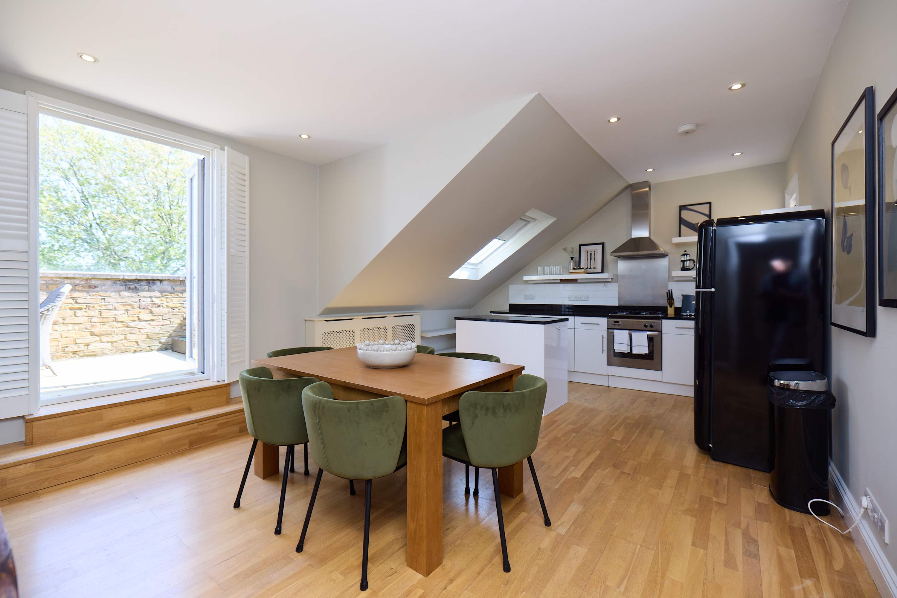 View The Eaves on Santos Road in Santos Road 36D SW18 1NT The Eaves on Santos Road in Santos Road 36D SW18 1NT - Property image 12 - VivreStays