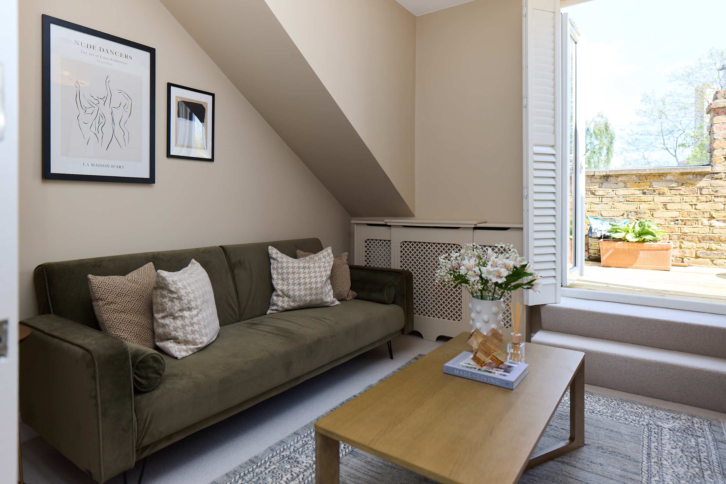 View The Eaves on Santos Road in Santos Road 36D SW18 1NT The Eaves on Santos Road in Santos Road 36D SW18 1NT - Property image 8 - VivreStays