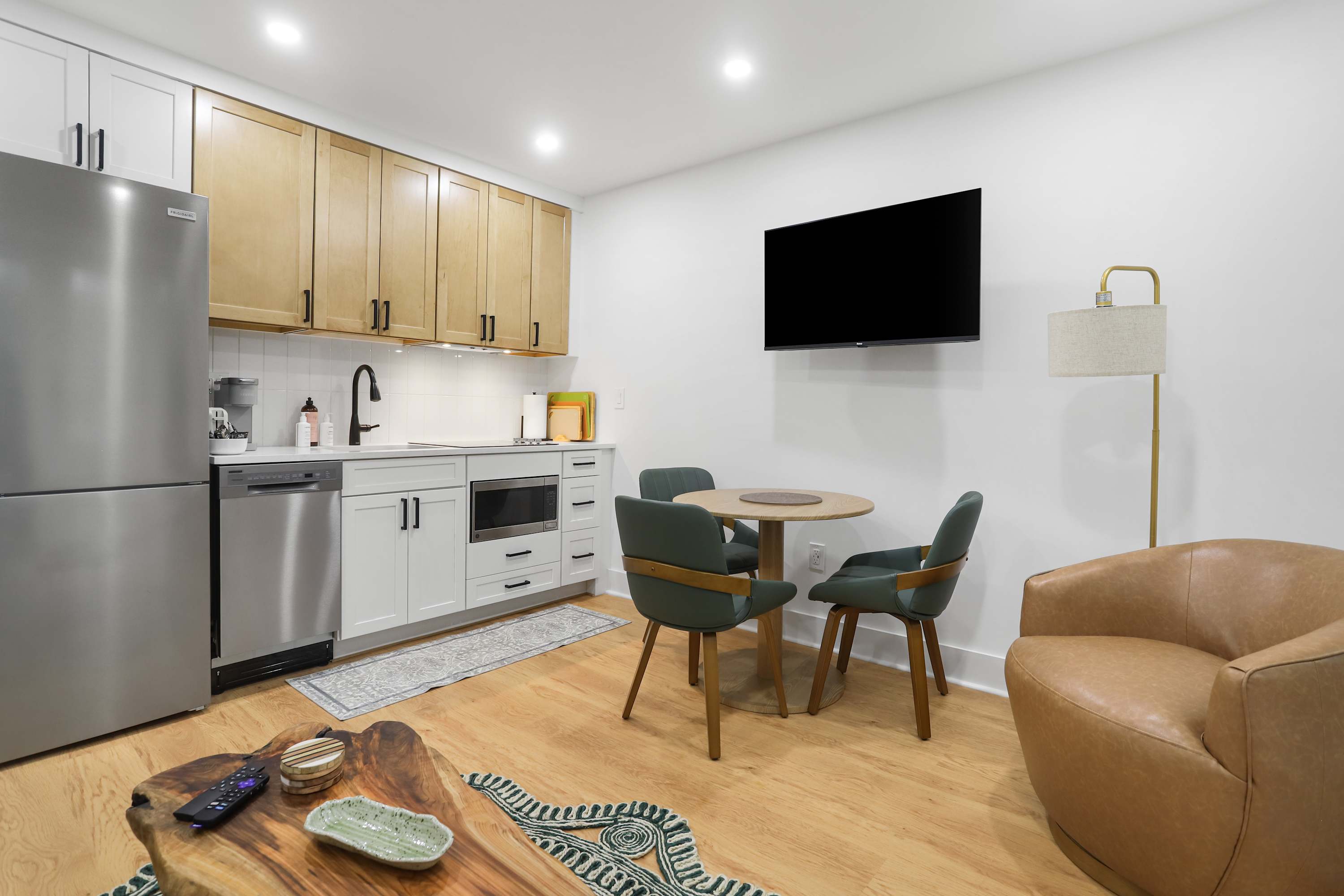 Sojourn Modern 1br With Patio & Sleek Interiors - Washington, D.C.