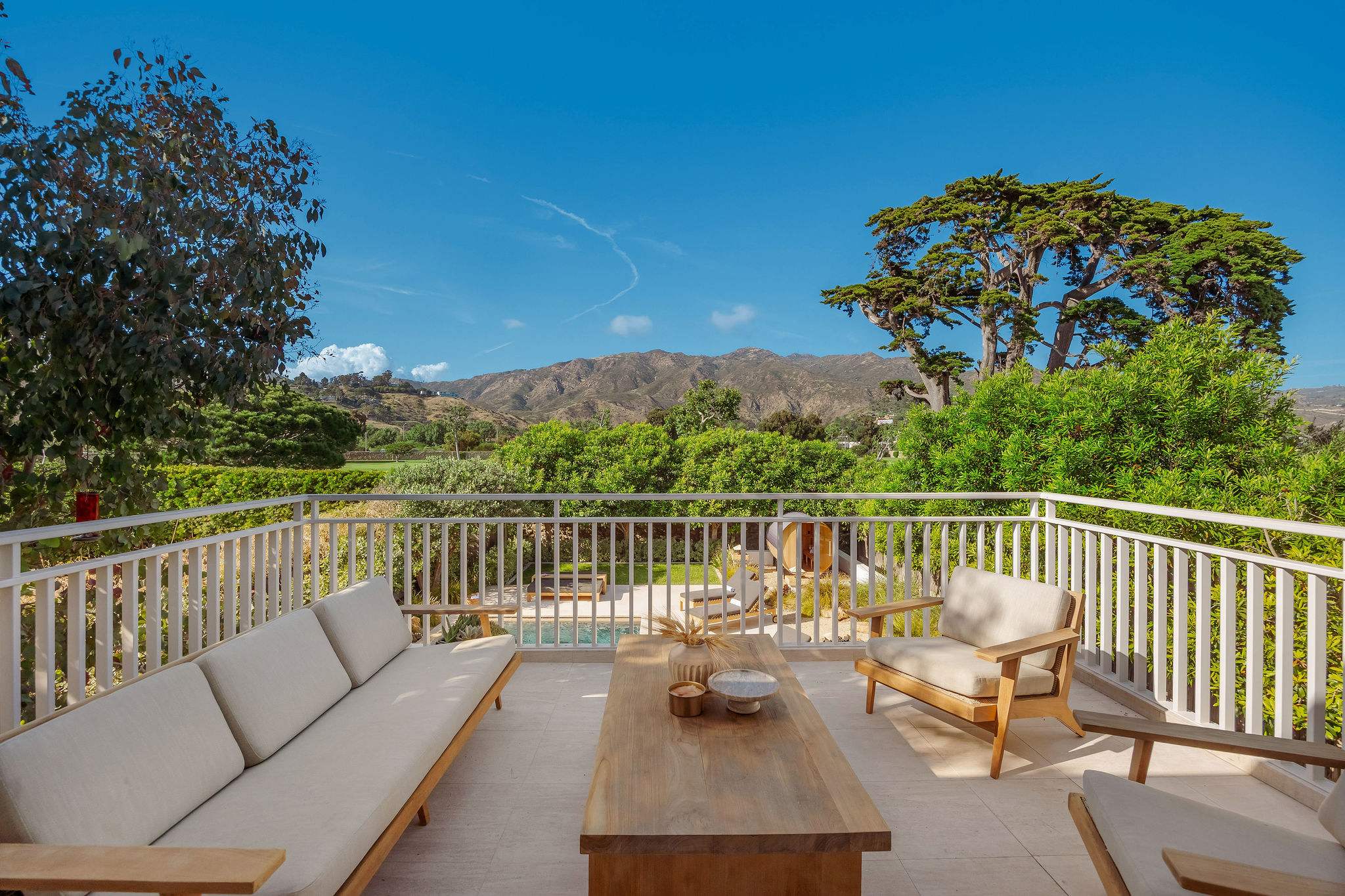 Hensman Malibu Colony by Stay Awhile Villas