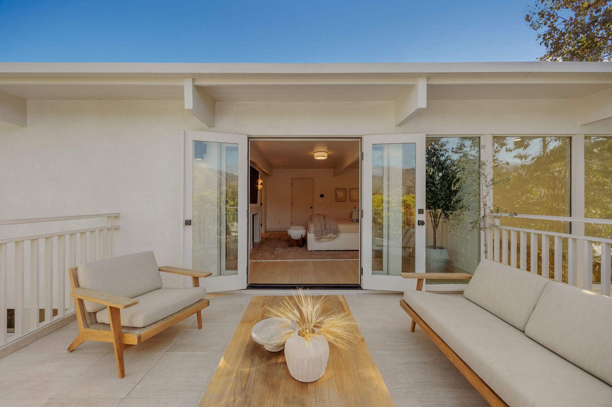 Hensman Malibu Colony by Stay Awhile Villas