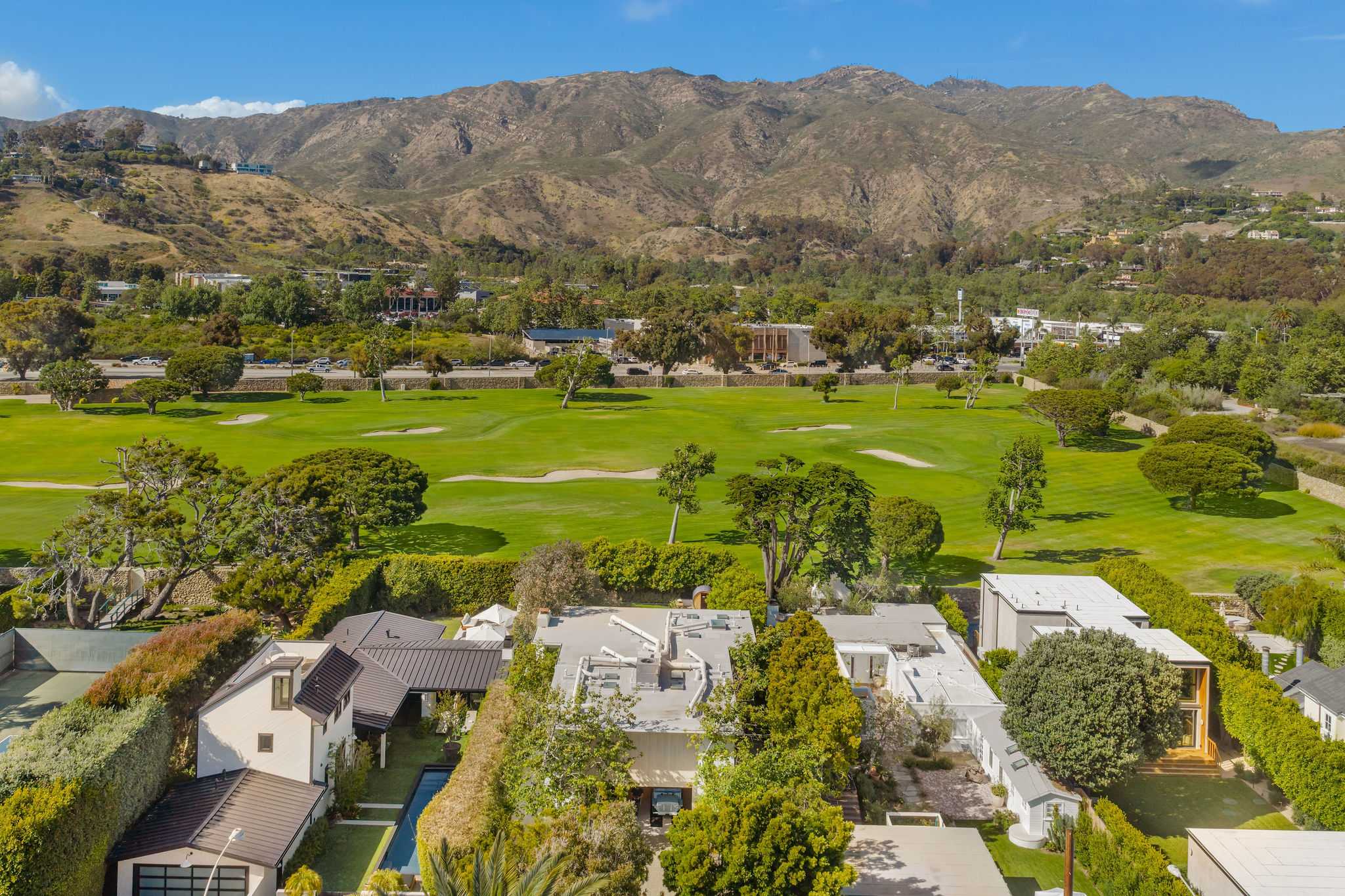 Hensman Malibu Colony by Stay Awhile Villas