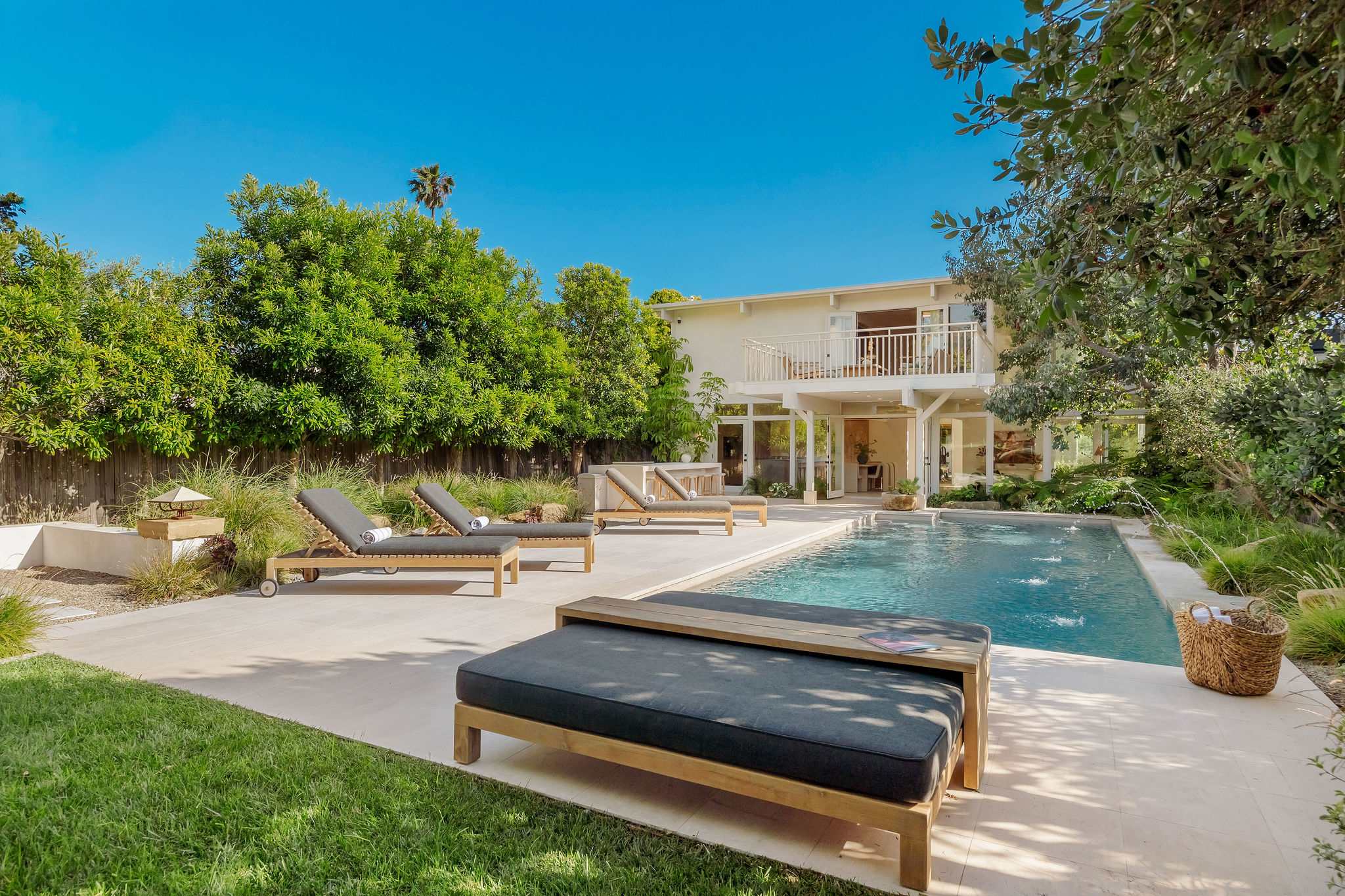 Hensman Malibu Colony by Stay Awhile Villas