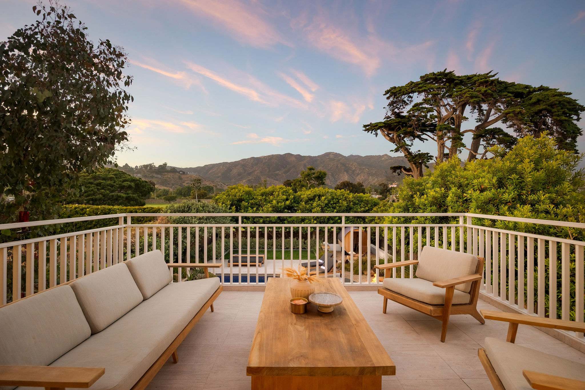 Hensman Malibu Colony by Stay Awhile Villas