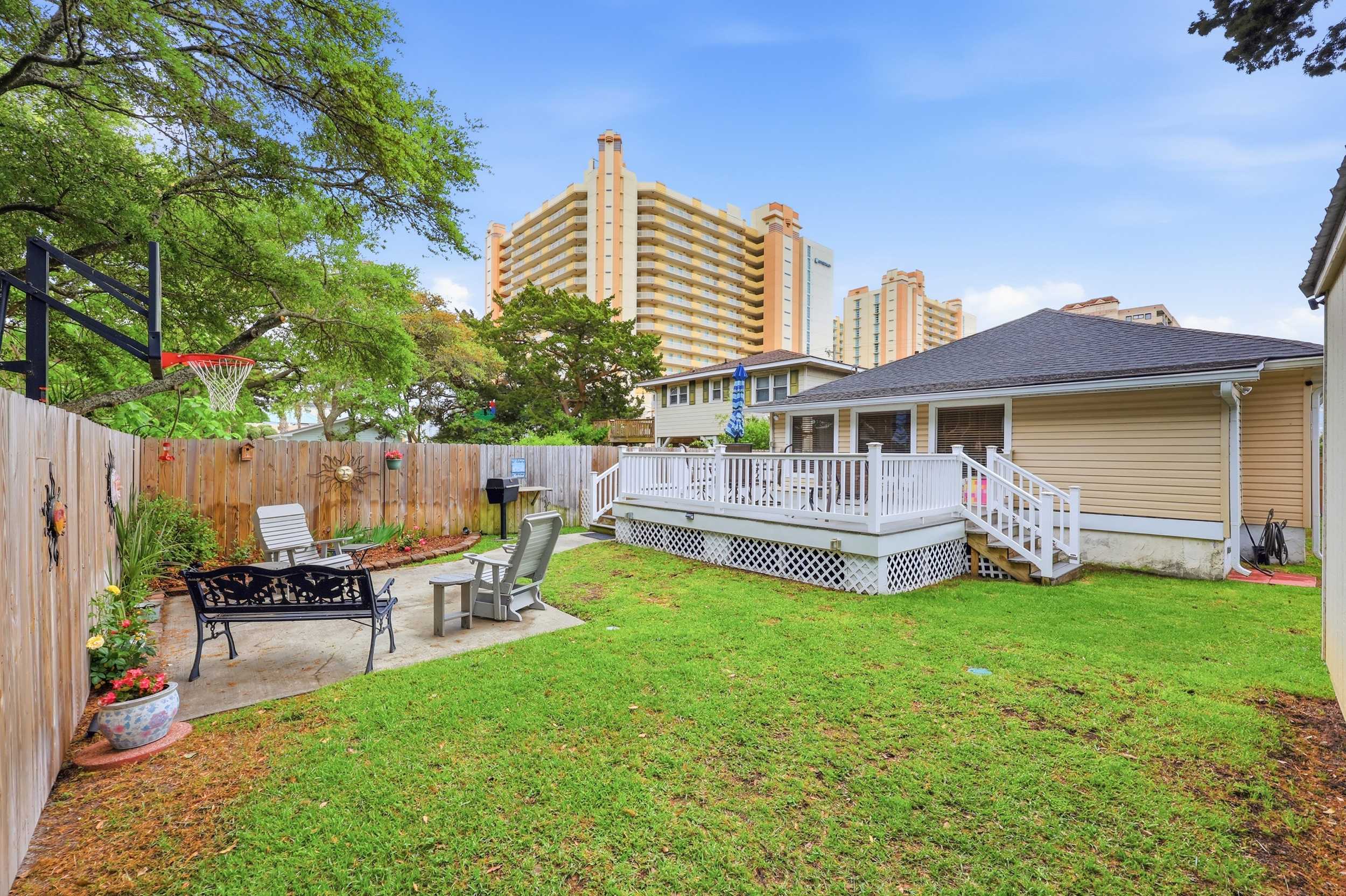 Endless Summer 100 Feet to Beach  with Fenced Yard Grill