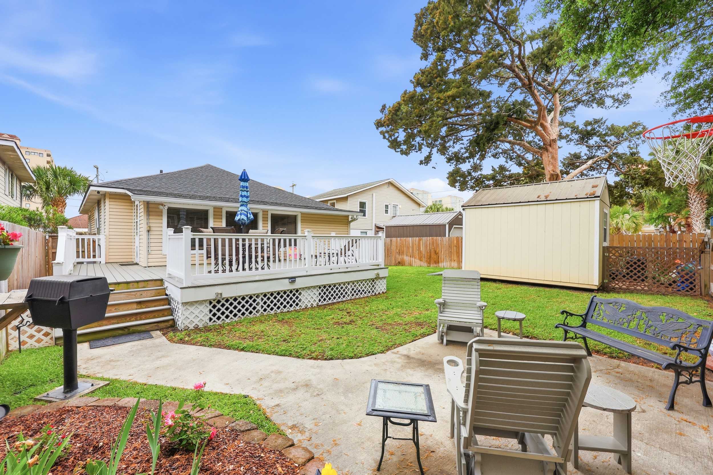 Endless Summer 100 Feet to Beach  with Fenced Yard Grill
