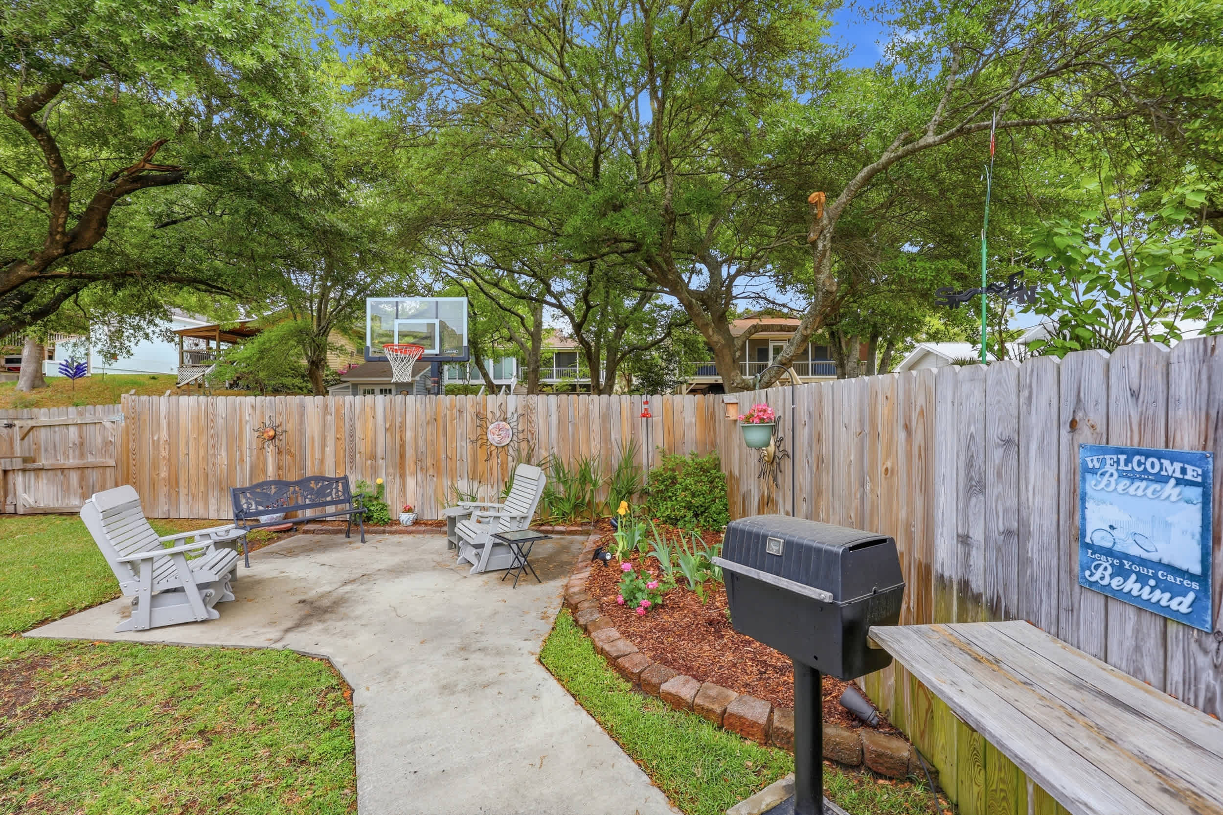 Endless Summer 100 Feet to Beach  with Fenced Yard Grill