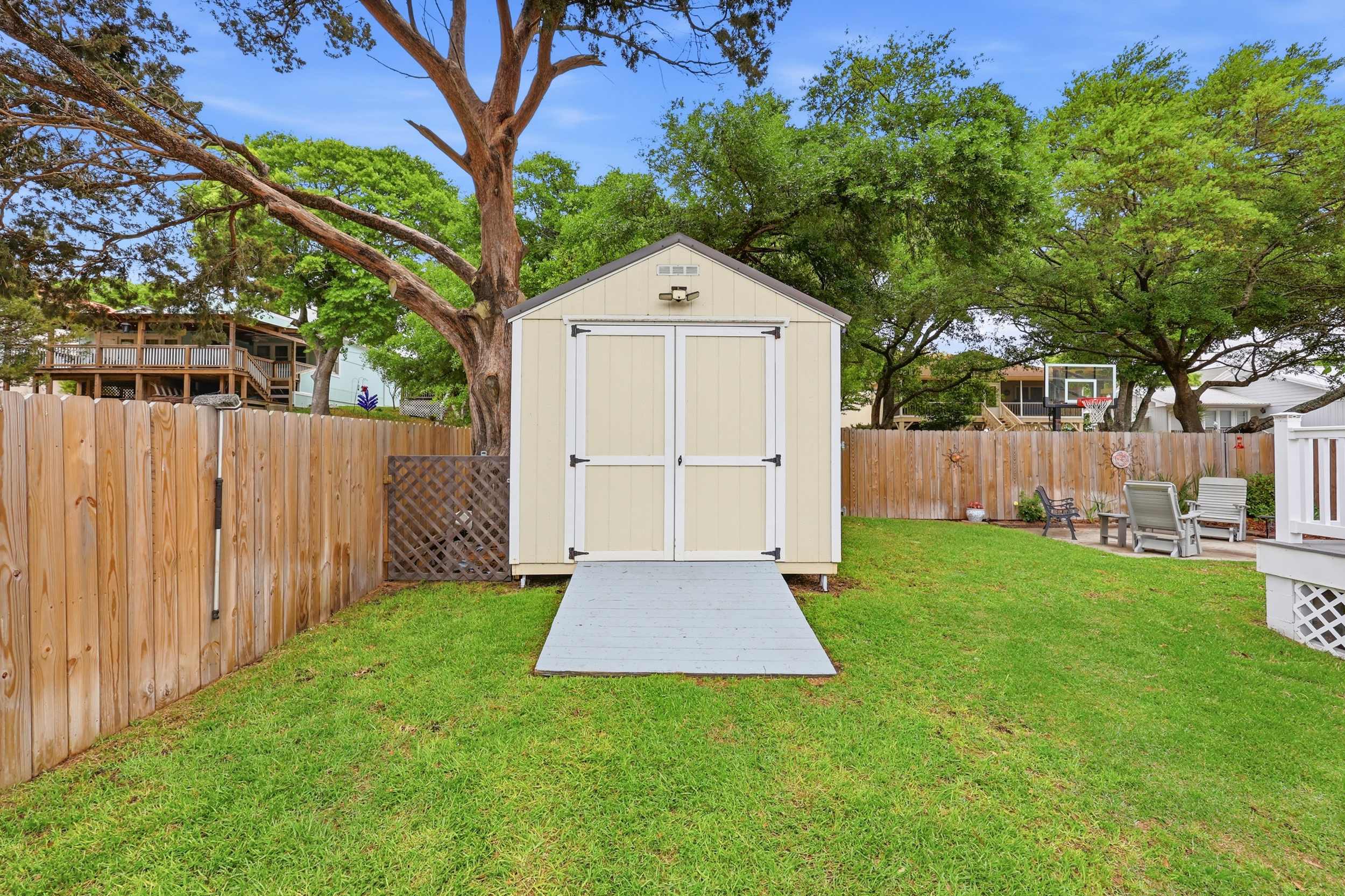 Endless Summer 100 Feet to Beach  with Fenced Yard Grill