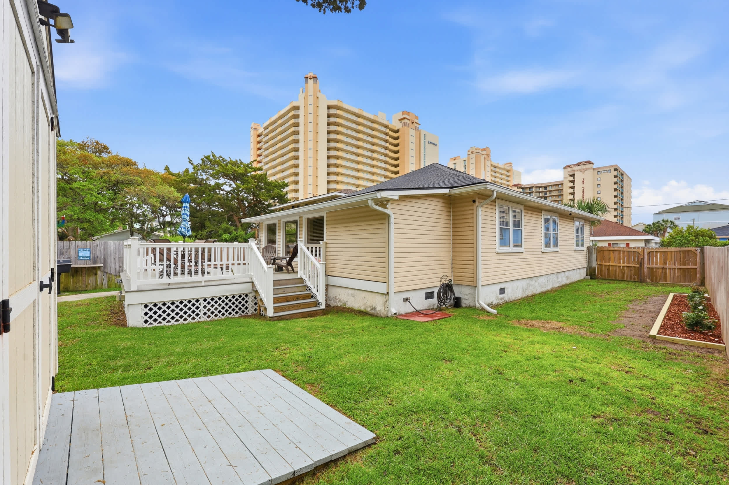 Endless Summer 100 Feet to Beach  with Fenced Yard Grill