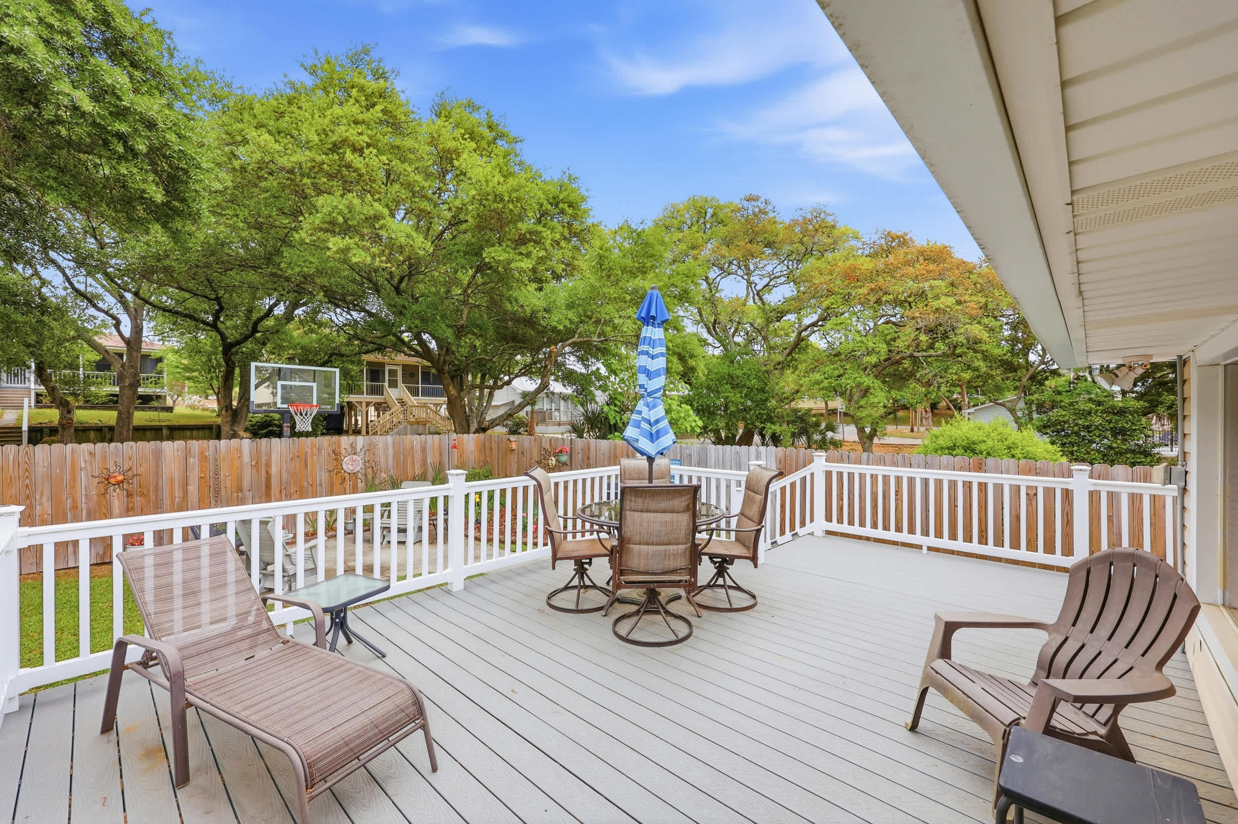 Endless Summer 100 Feet to Beach  with Fenced Yard Grill