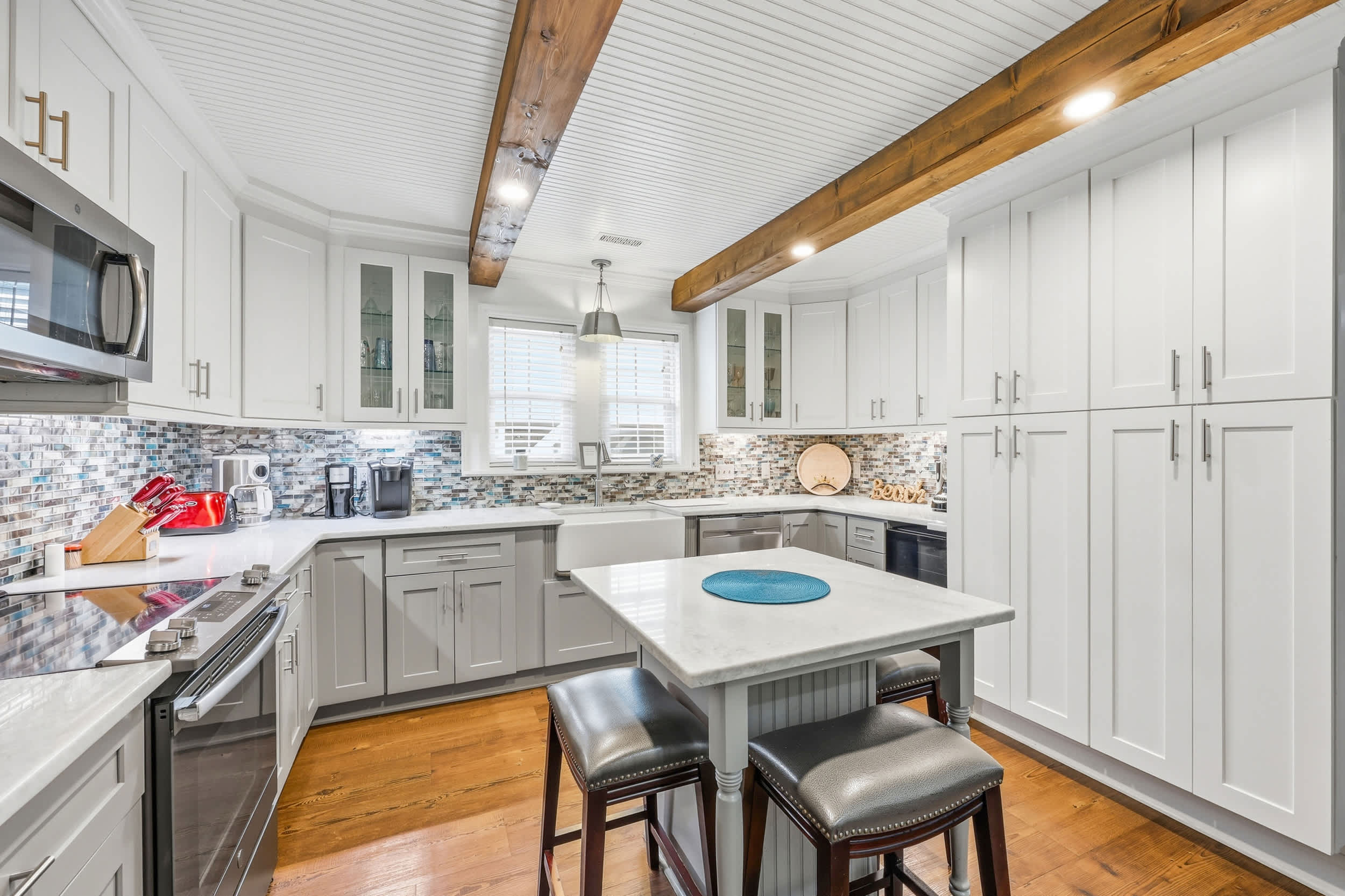 Endless Summer 100 Feet to Beach  with Fenced Yard Grill