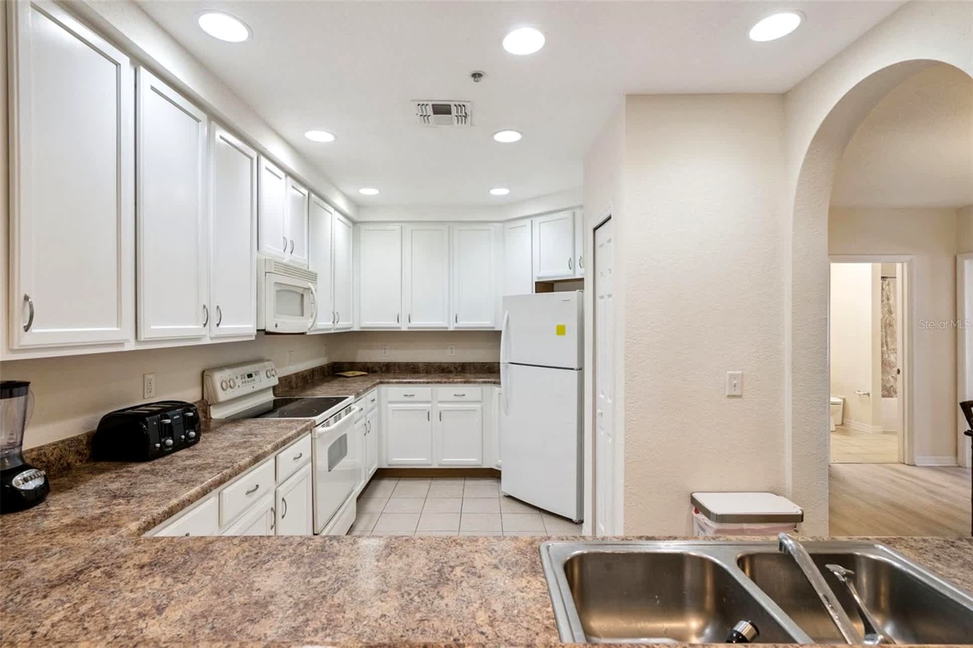 A bright space for meals and memories