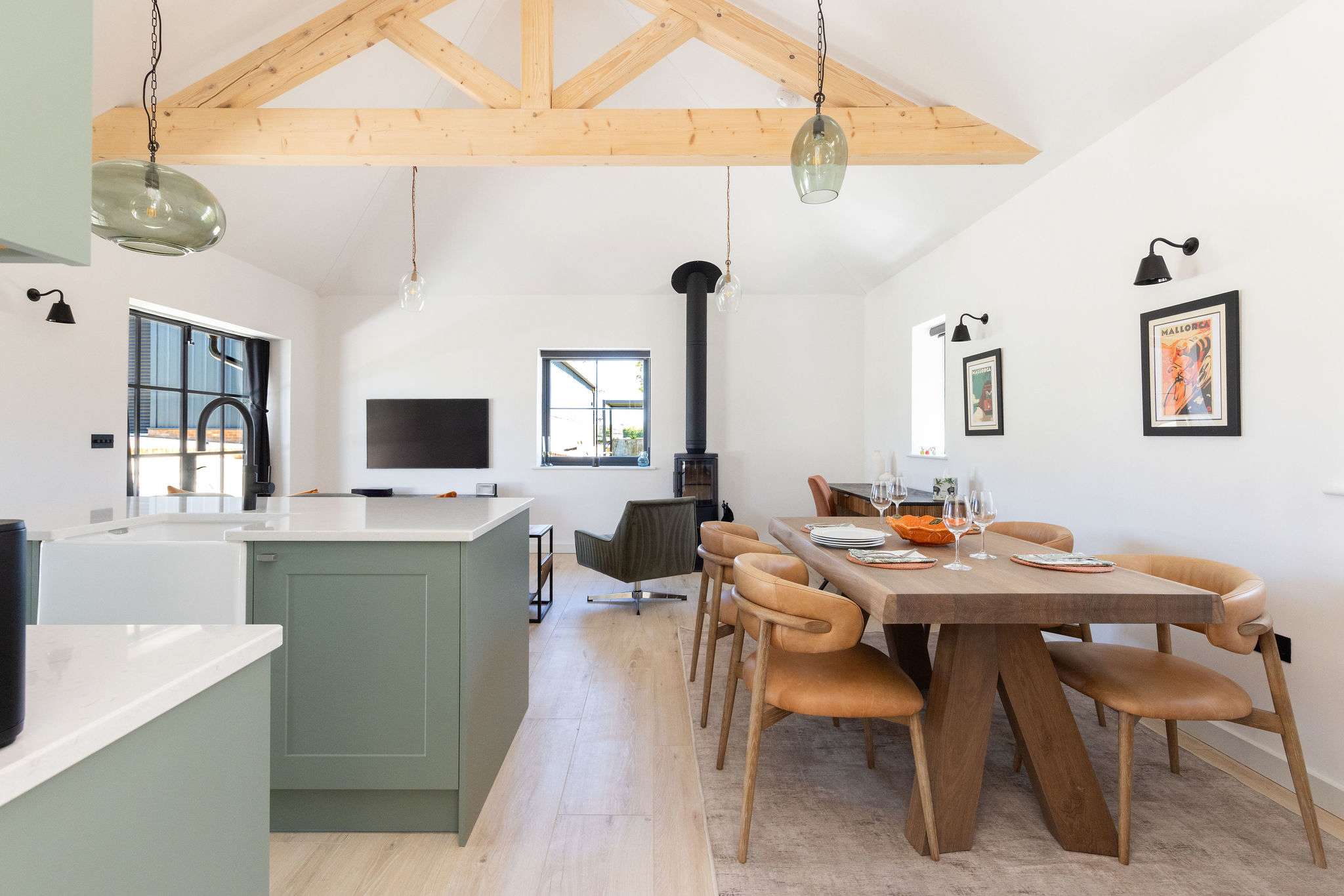 Share relaxed meals beneath vaulted beams, with open-plan comfort made for cosy countryside evenings together.