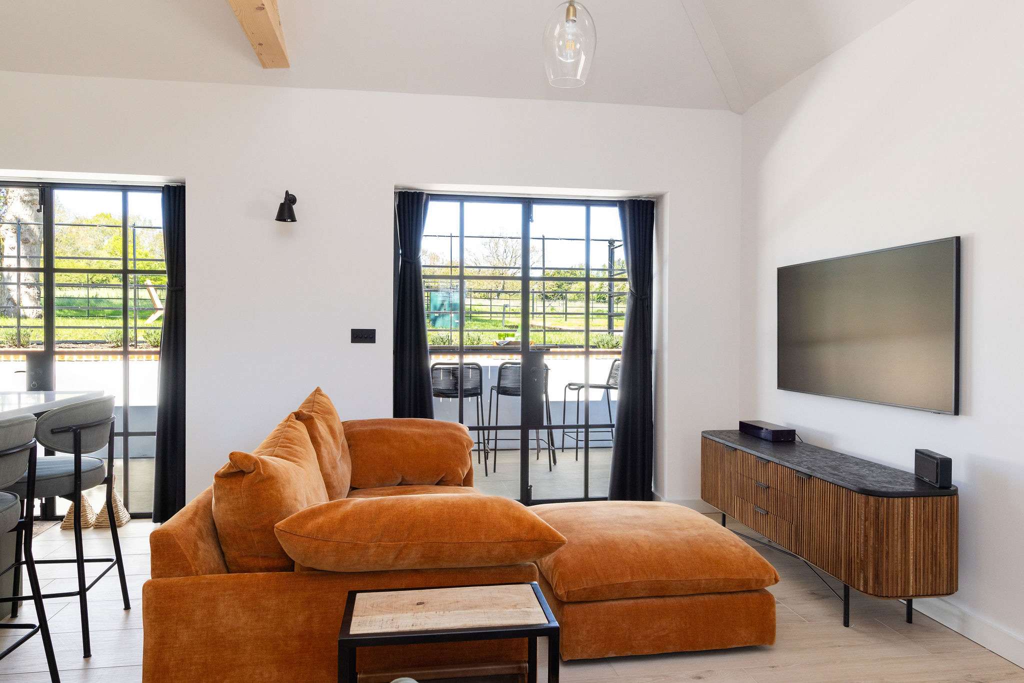 Settle into the cosy lounge for quiet evenings, countryside views, and relaxed stays near Chichester.