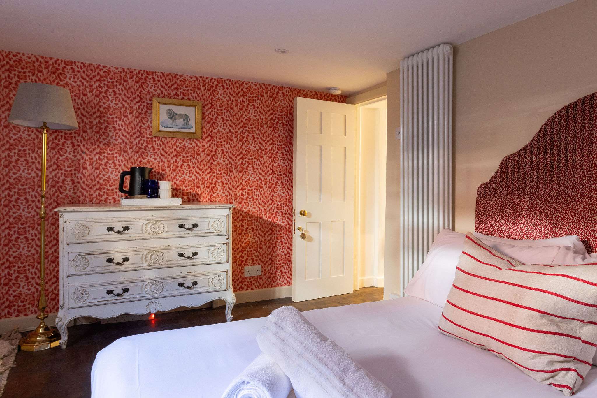 Cosy and inviting bedroom with thoughtful details