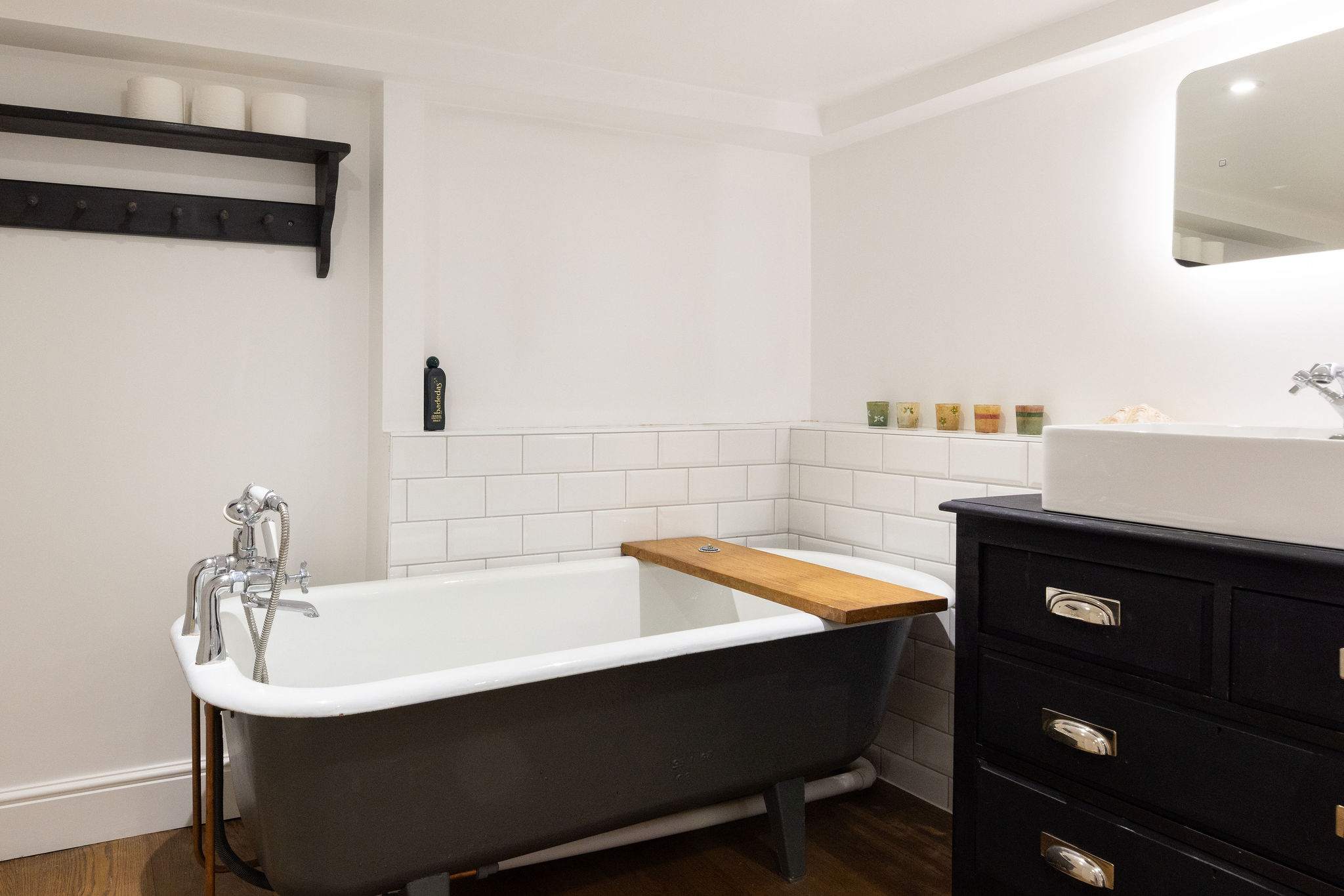 Stylish freestanding bath perfect for relaxing soaks