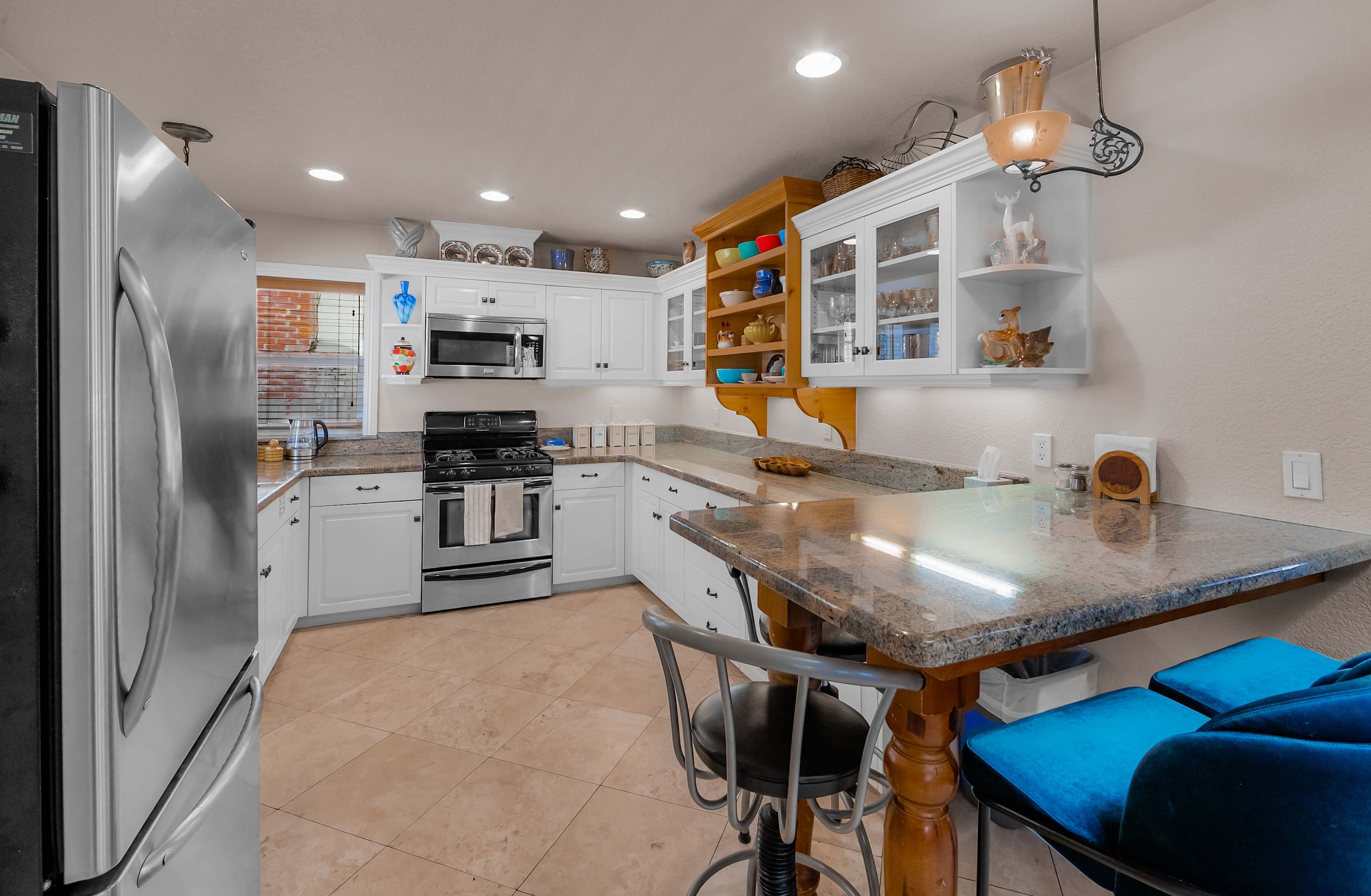 Fully equipped kitchen for home-cooked comfort