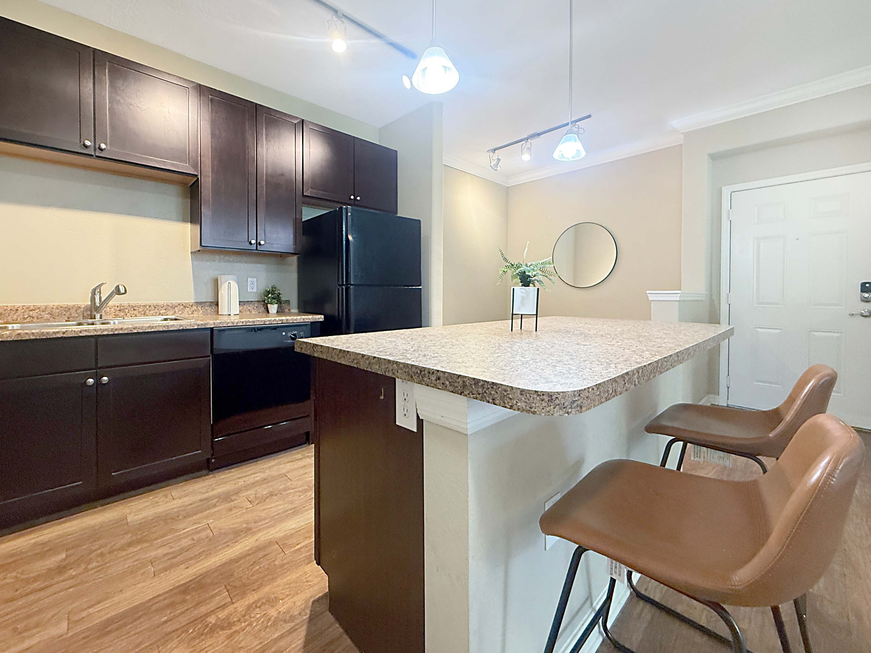 Tranquil 1st Floor Apt with Parks, Prime North Tampa