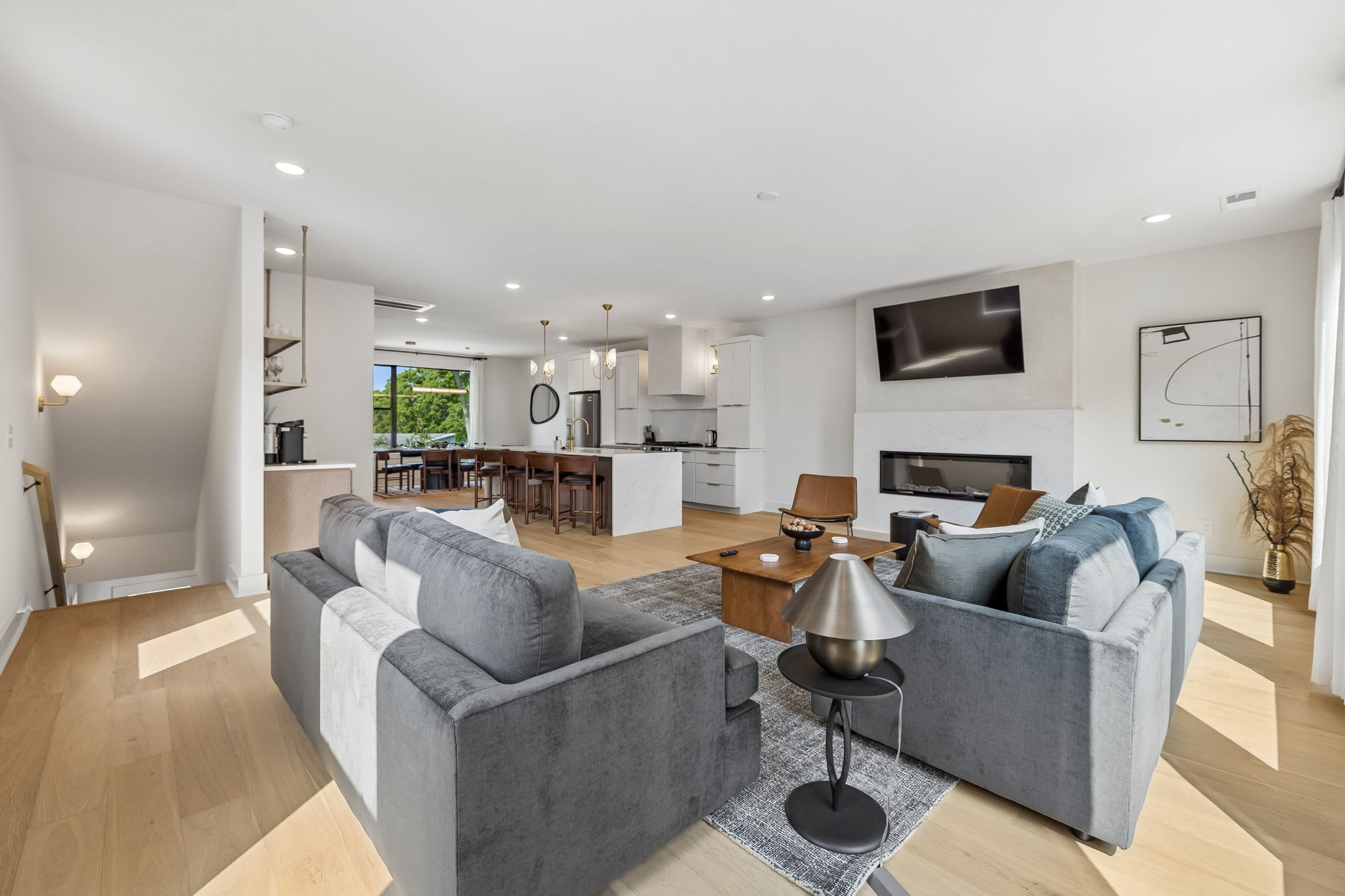 Exclusive townhome ft. rooftop lounge with views! - Foto 7