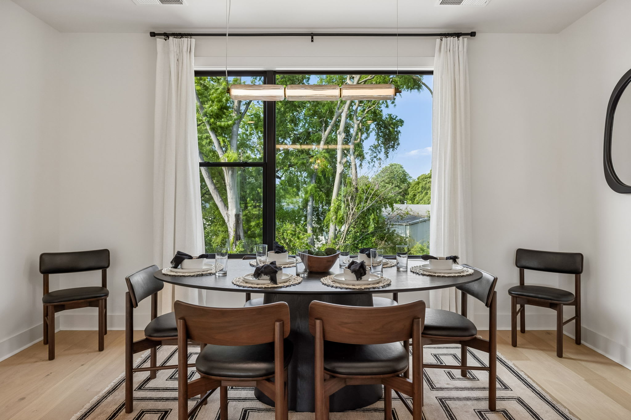 Exclusive townhome ft. rooftop lounge with views! - Foto 25