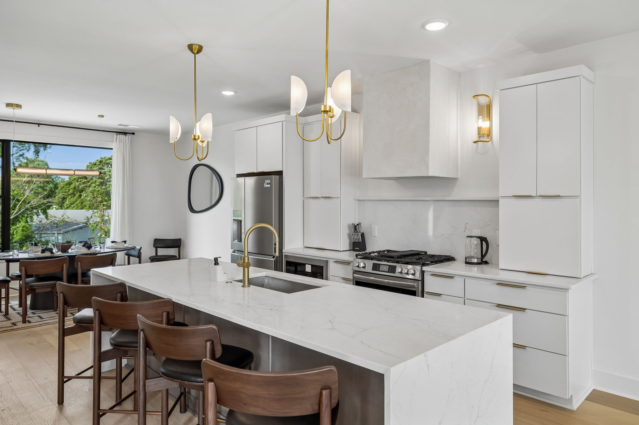 Exclusive townhome ft. rooftop lounge with views! - Foto 16