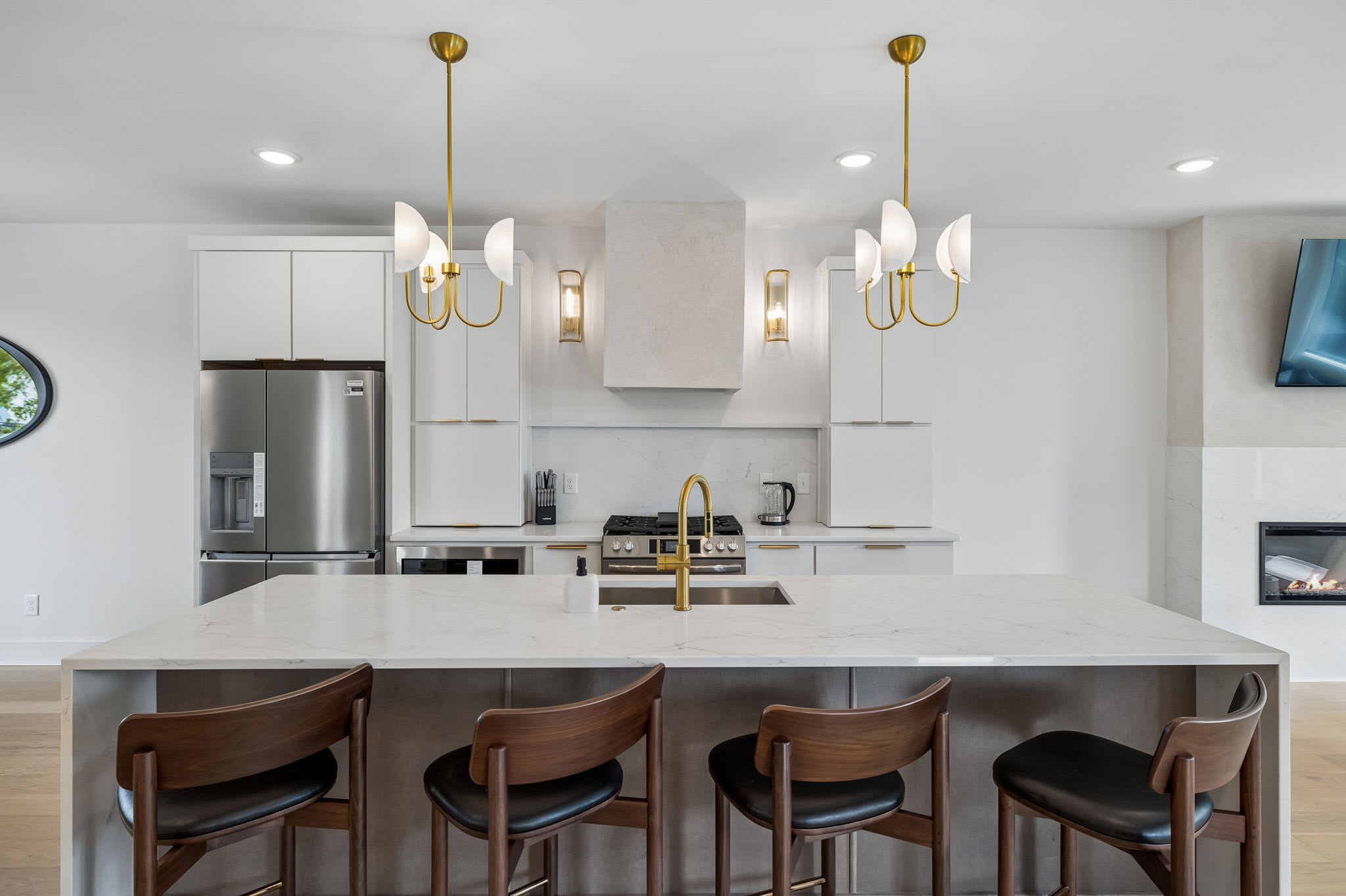 Exclusive townhome ft. rooftop lounge with views! - Foto 17