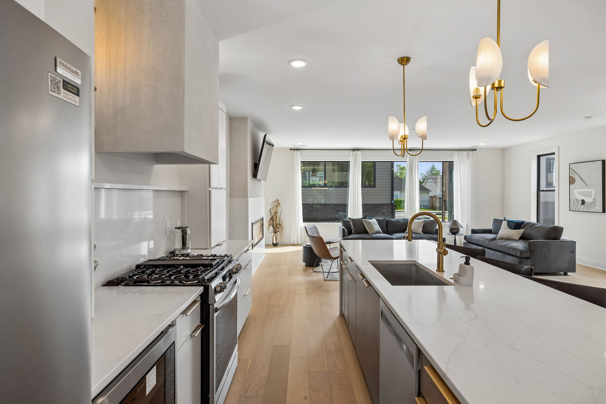 Exclusive townhome ft. rooftop lounge with views! - Foto 21