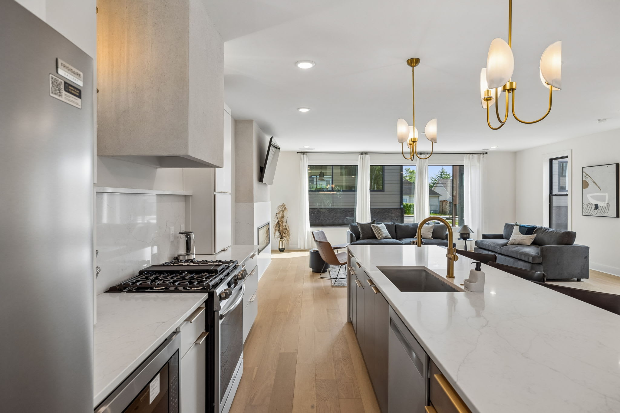 Exclusive townhome ft. rooftop lounge with views! - Foto 22