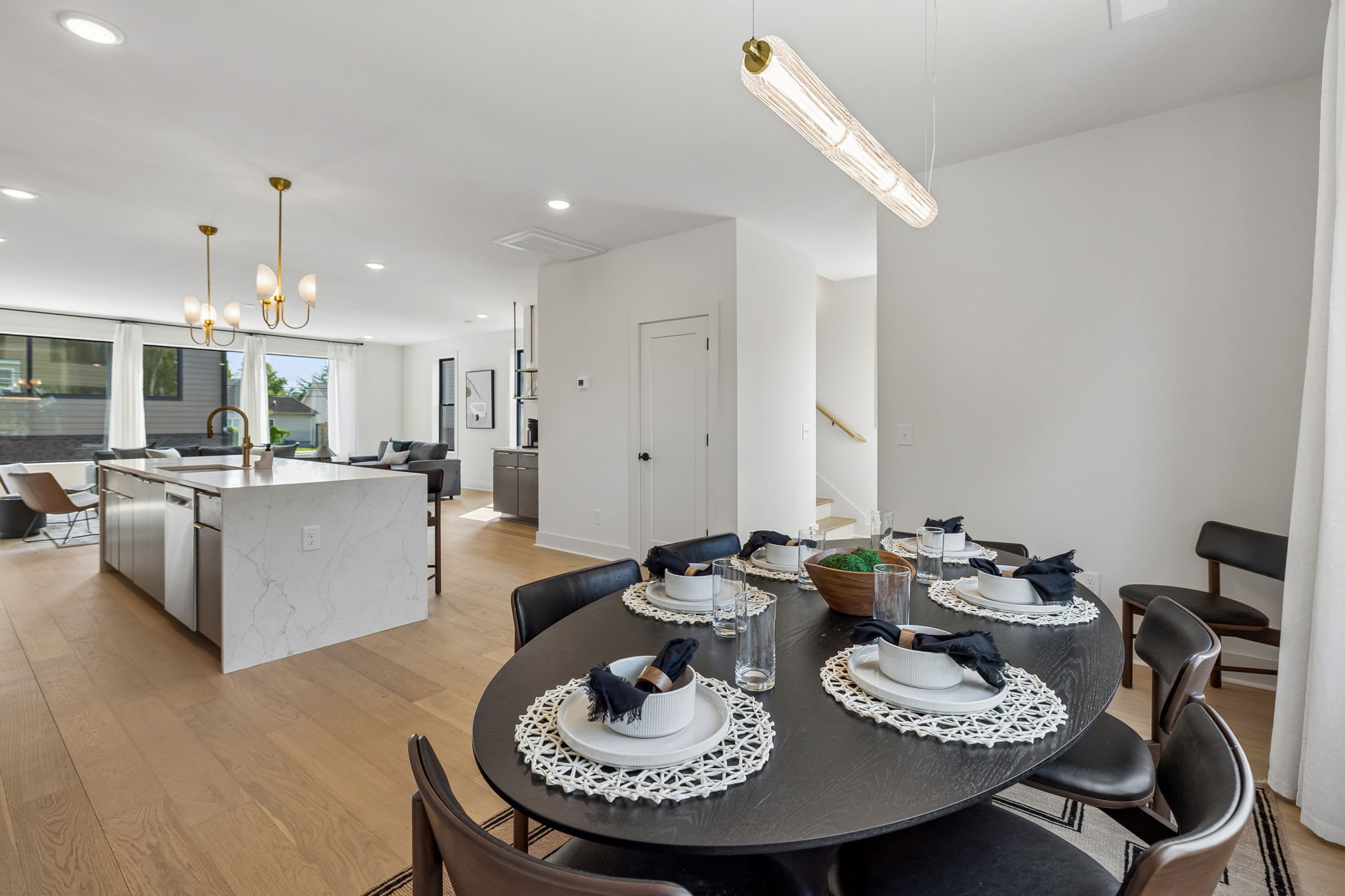 Exclusive townhome ft. rooftop lounge with views! - Foto 26