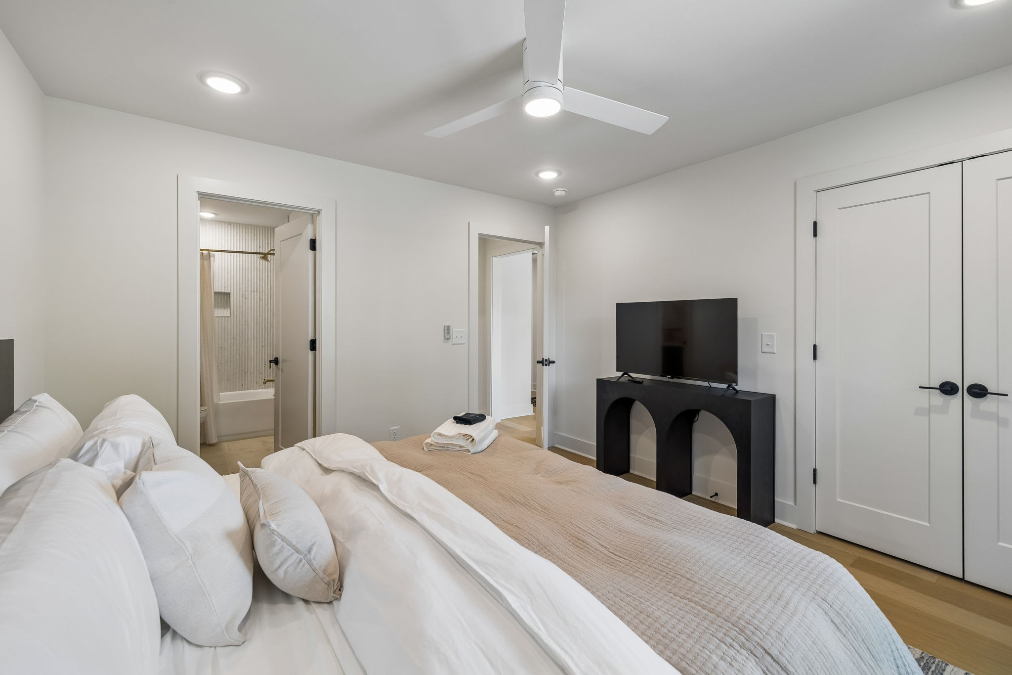 Exclusive townhome ft. rooftop lounge with views! - Foto 31