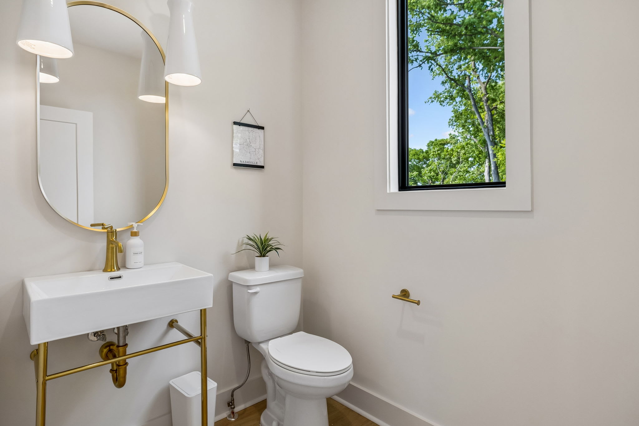 Exclusive townhome ft. rooftop lounge with views! - Foto 42