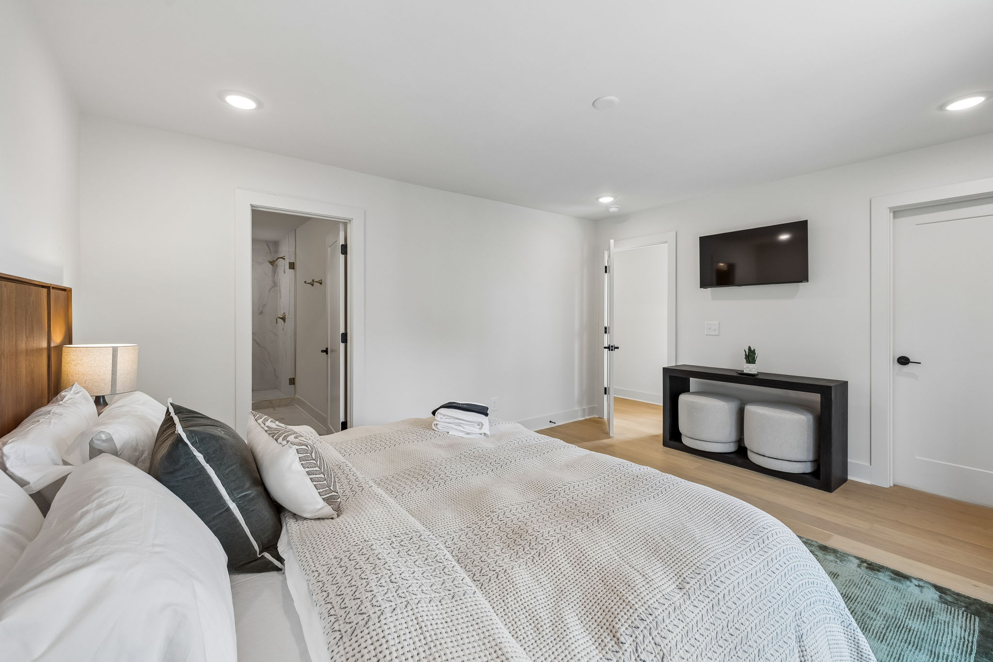 Exclusive townhome ft. rooftop lounge with views! - Foto 33