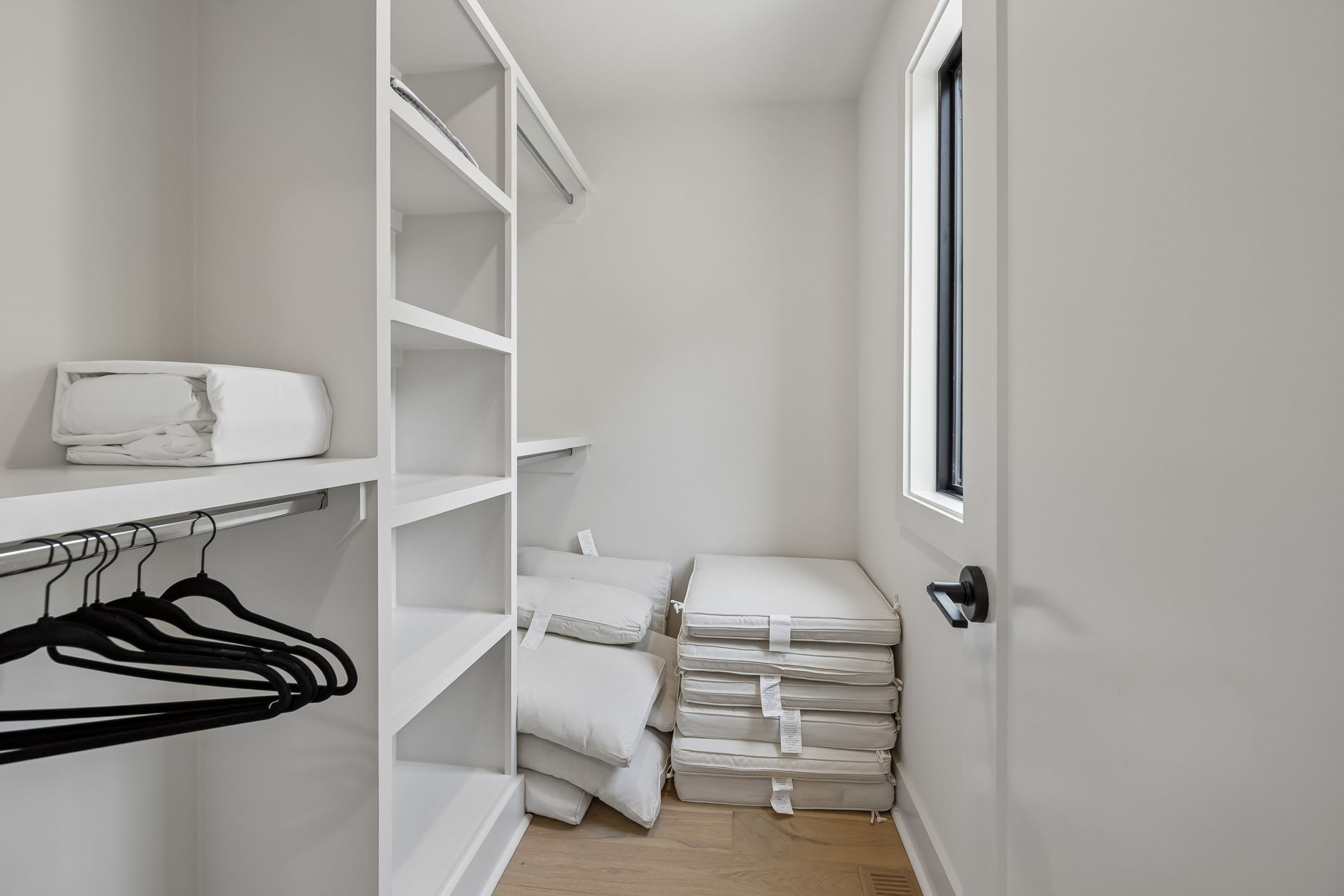 Exclusive townhome ft. rooftop lounge with views! - Foto 48