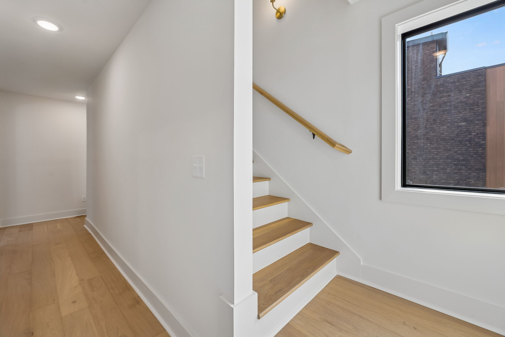 Exclusive townhome ft. rooftop lounge with views! - Foto 49