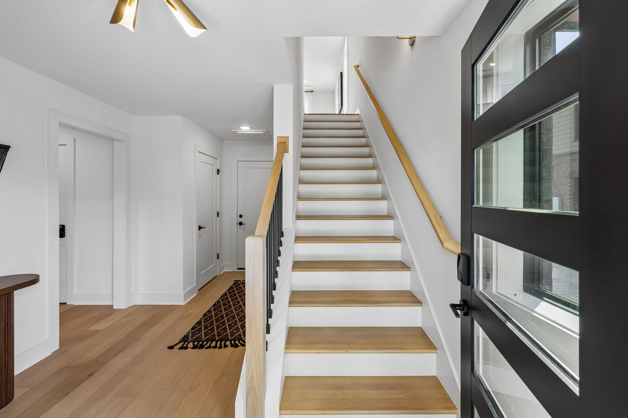 Exclusive townhome ft. rooftop lounge with views! - Foto 50