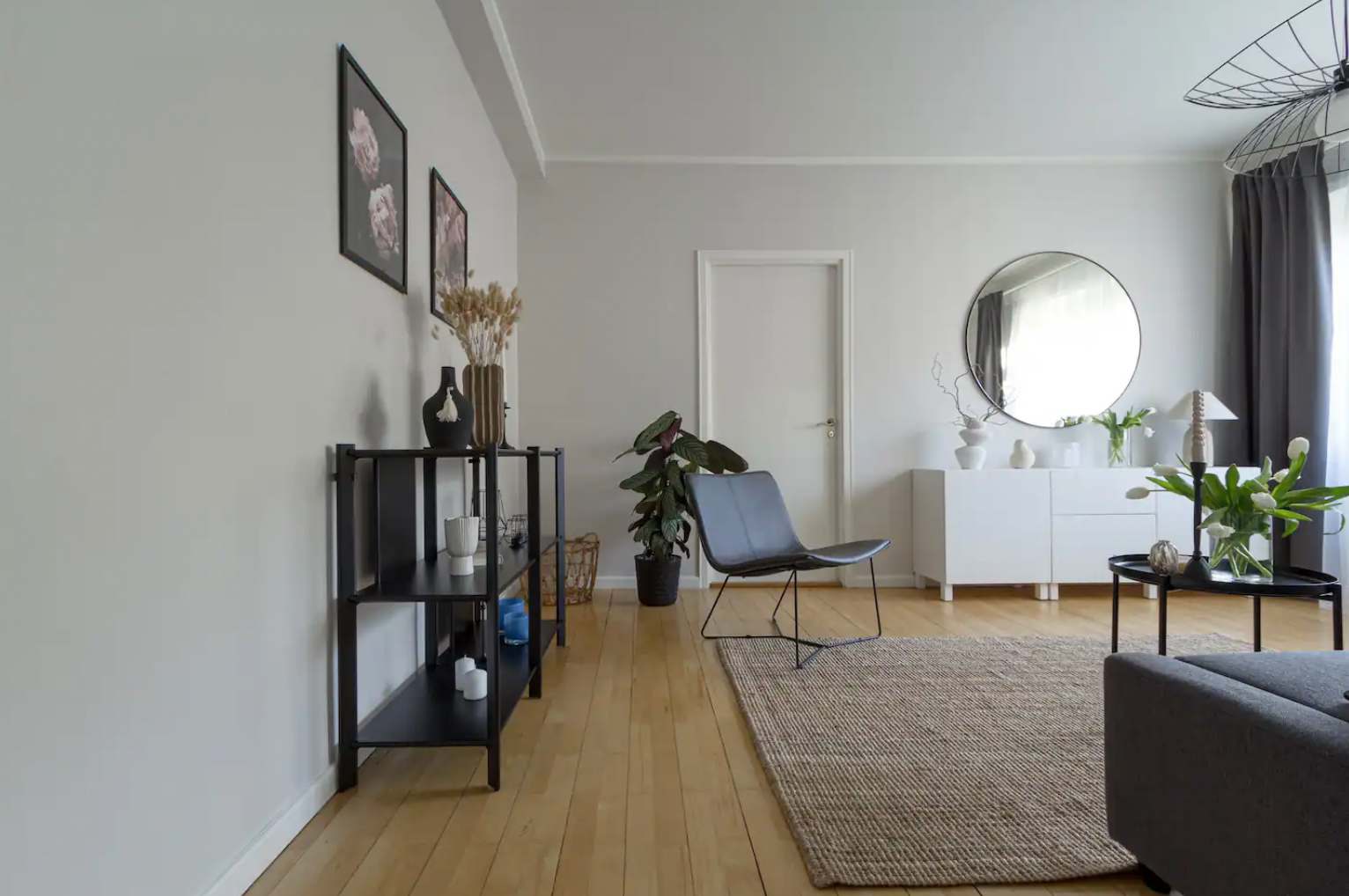 Modern 1BR Apartment with Balcony, 20min to City