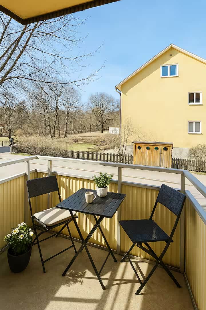 Quiet 1BR Apartment with Balcony, 20min to City