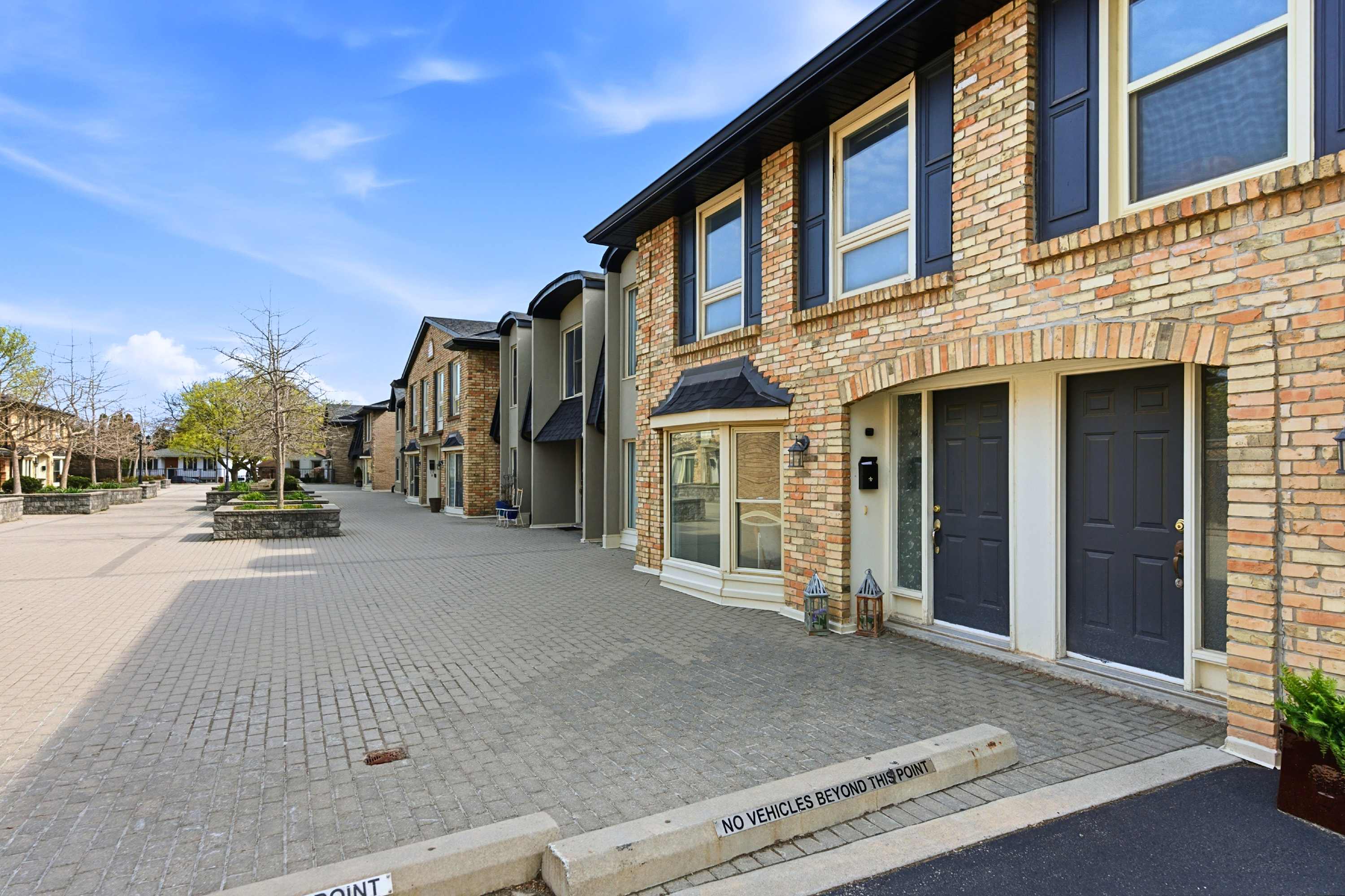 Clean residential in a quiet, well kept community