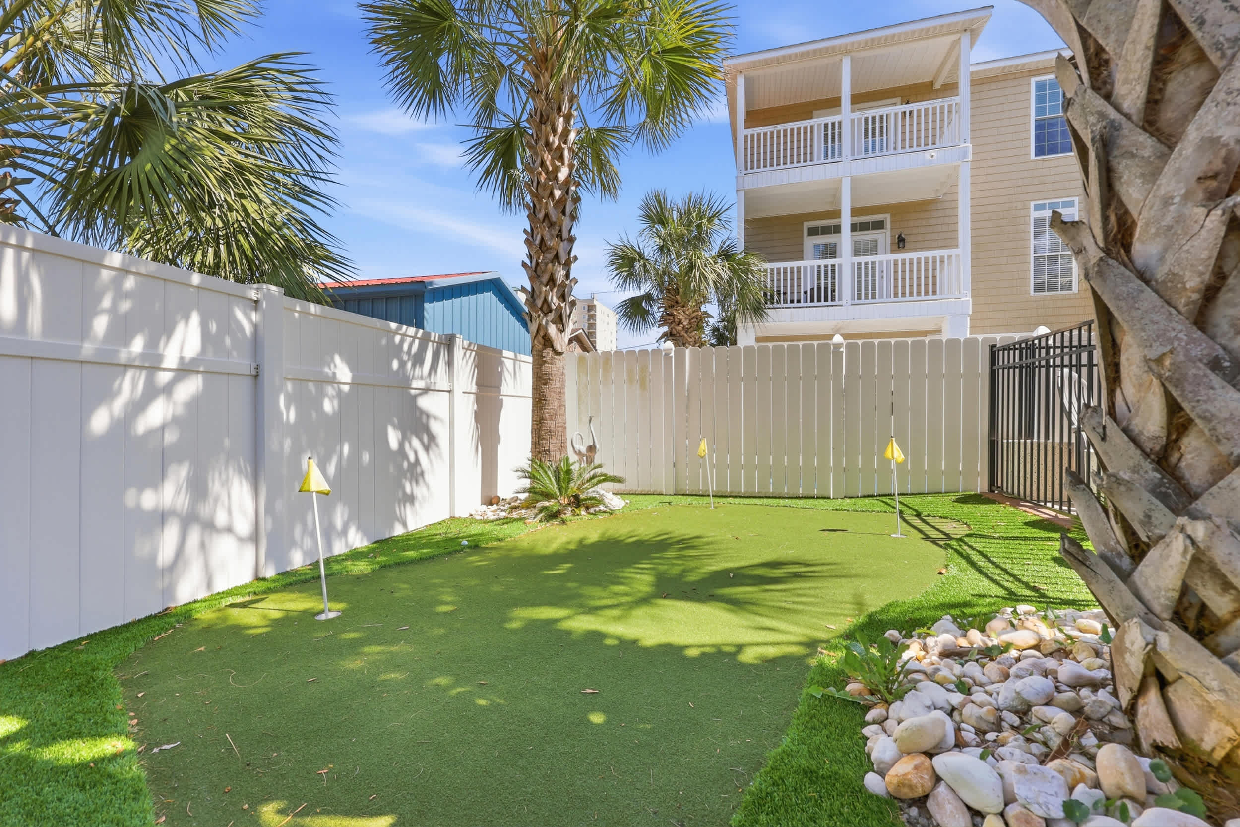 Sun and Games House w Swimming Pool Tons of Games Putting Green